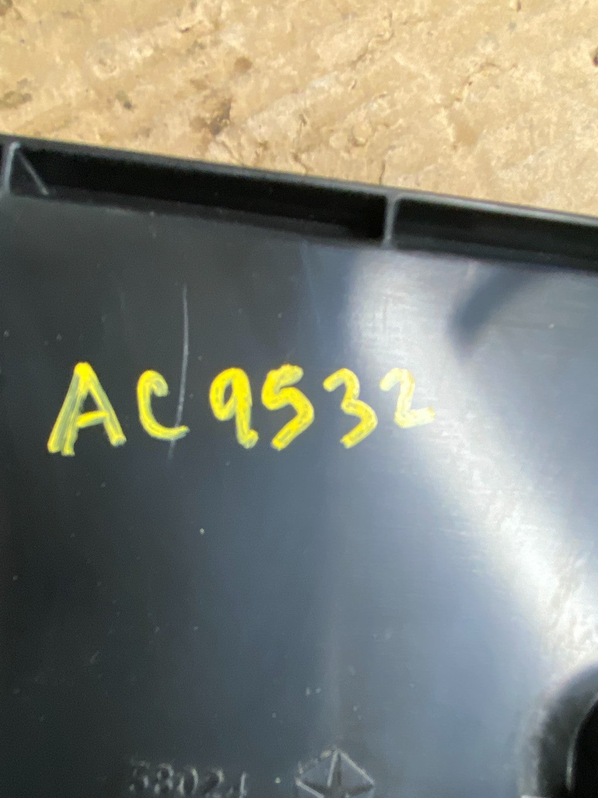 2007-2009 Chrysler Aspen Heat Climate Temperature Control Radio Bezel AC9532 DG6