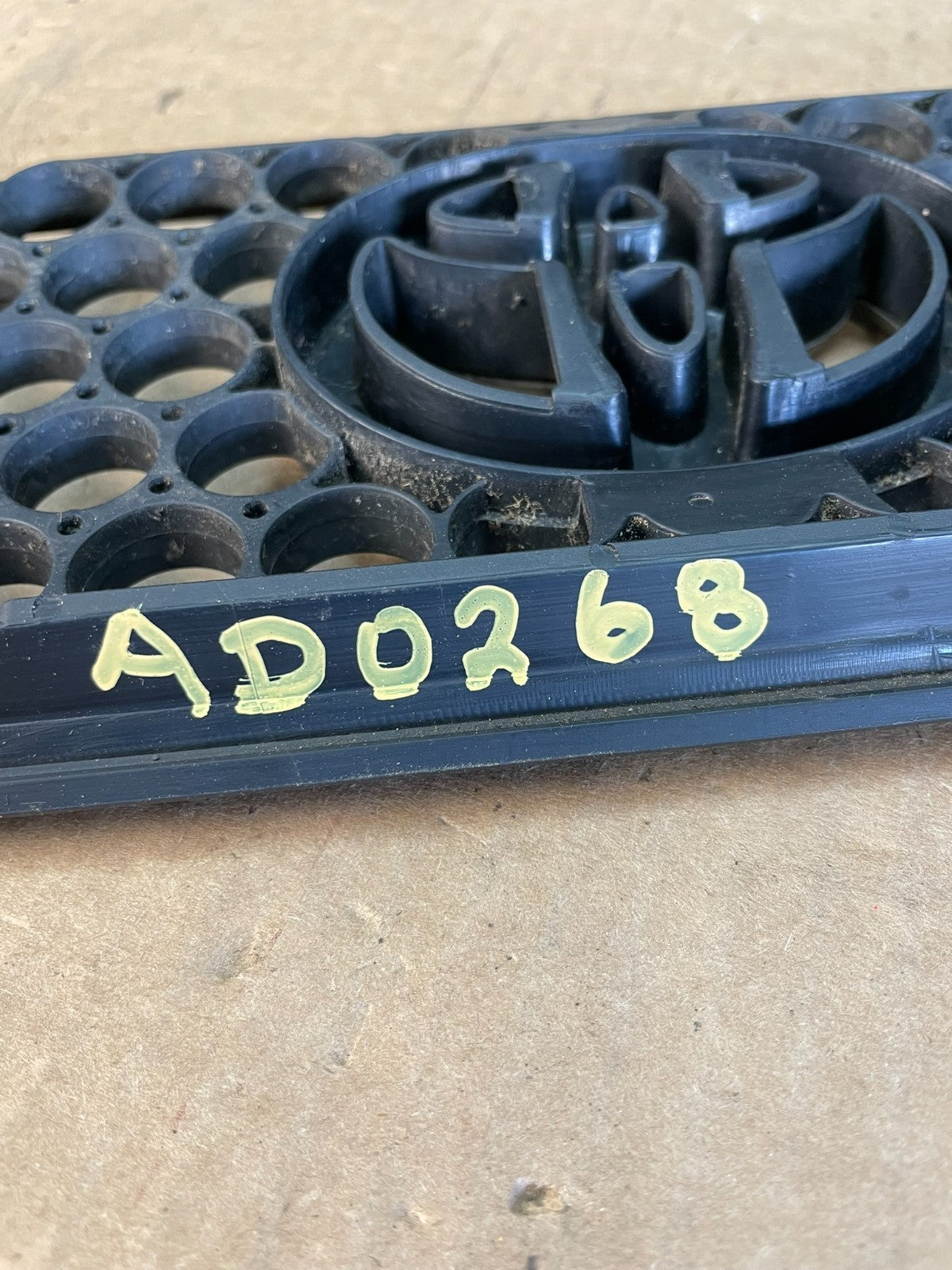 1996 1997 Toyota RAV4 Front Upper Grill Grille ad0268 DG5