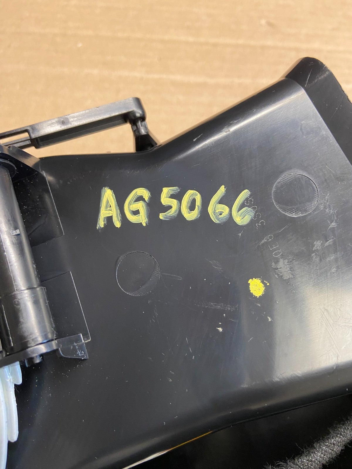 2007 to 2009 Cadillac SRX Front Center Dash Clock Air Vent ag5066 DG6