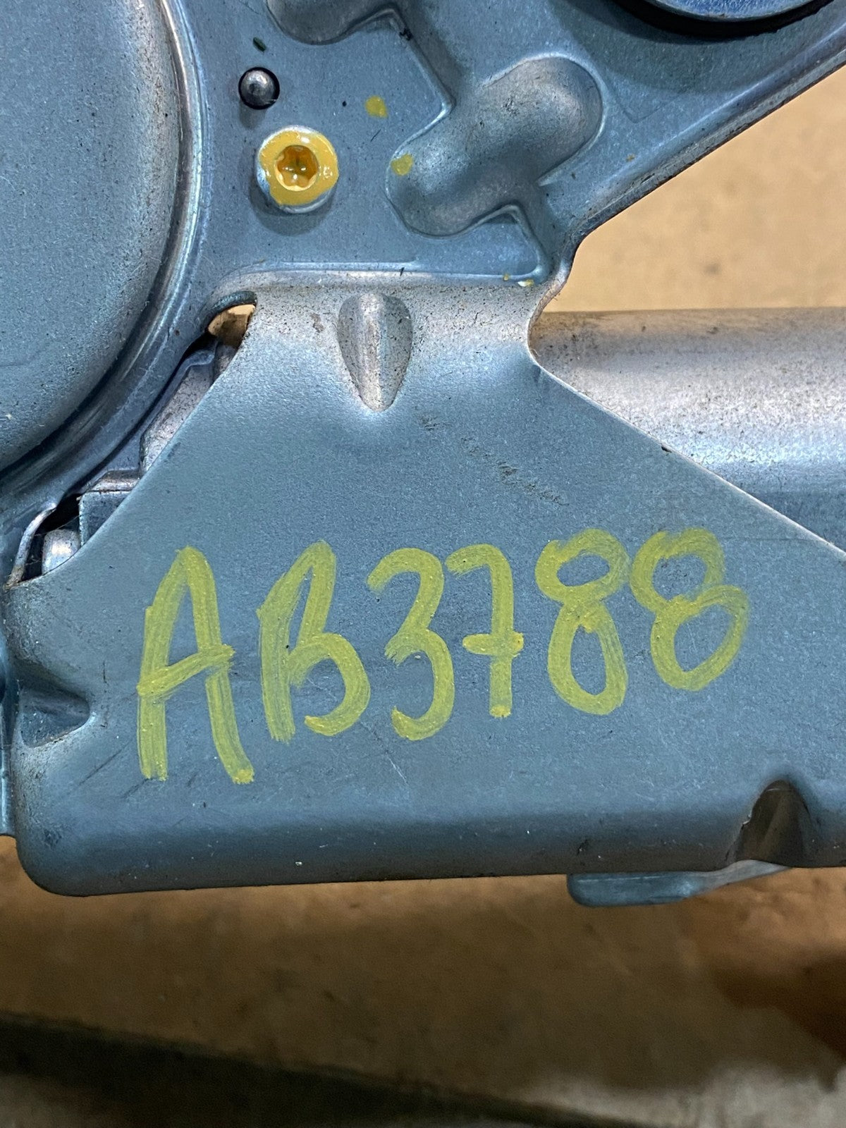 2004 to 2010 BMW X3 E83 Rear Windshield Wiper Motor OEM ab3788 DG6