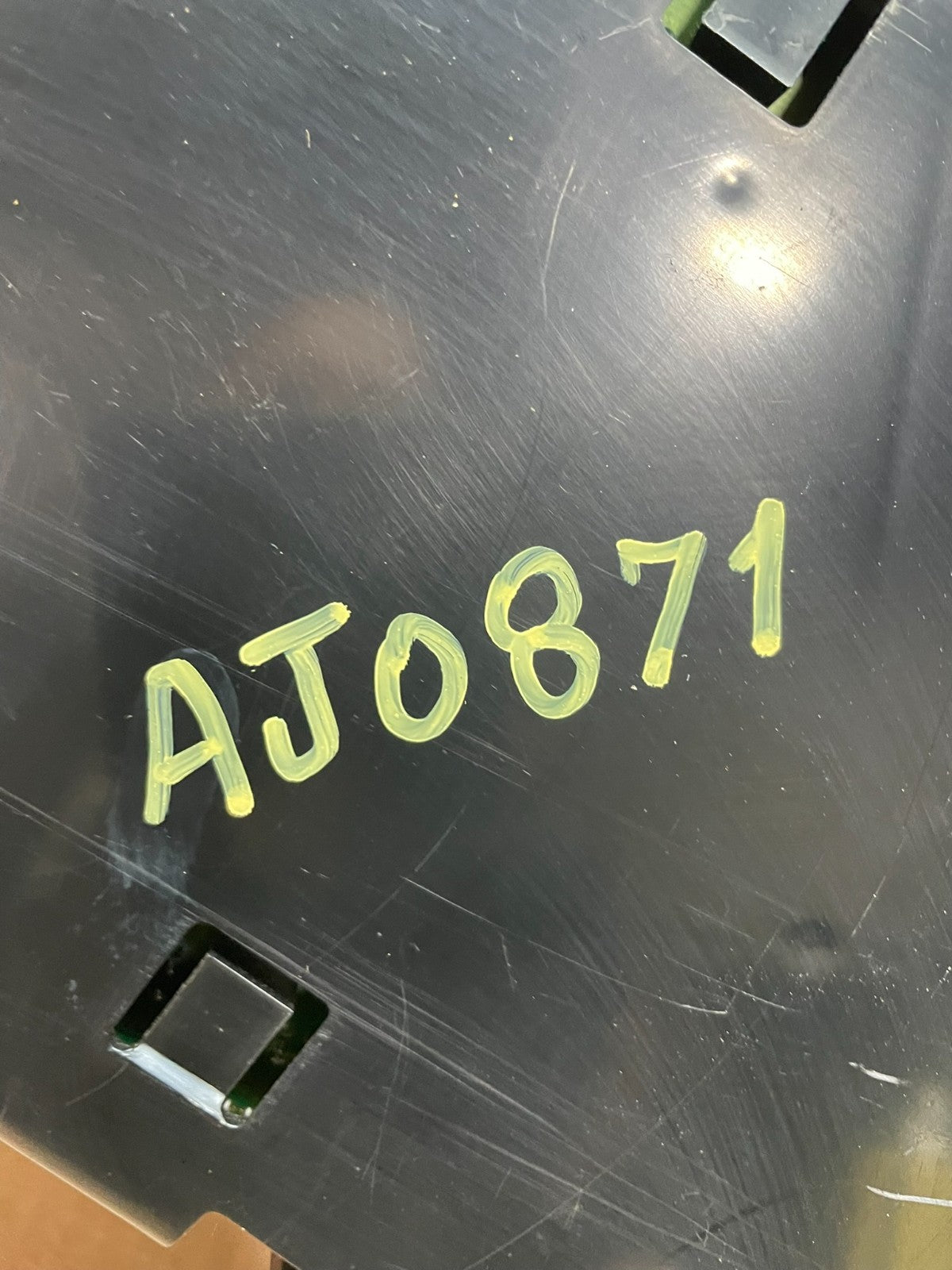 2002 - 2005 GMC Envoy Speedometer Cluster Gauge AJ0871 DW10