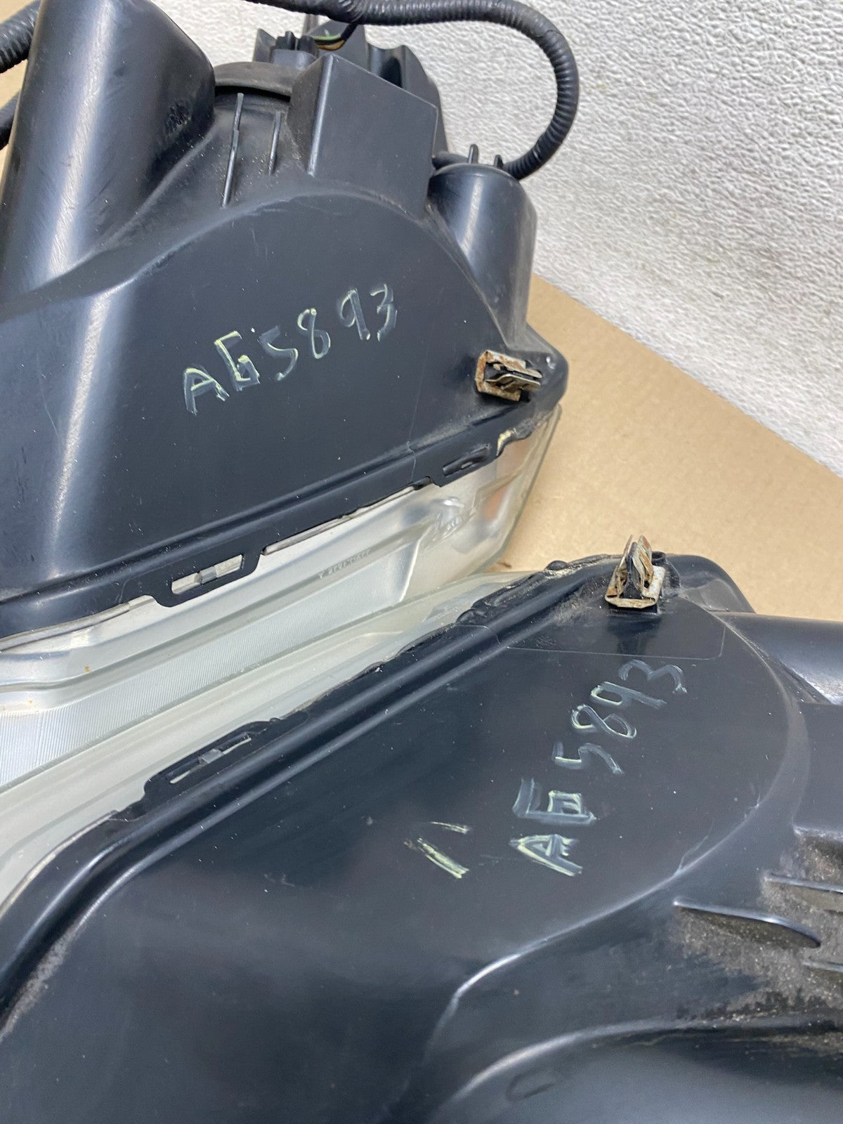 2008 2009 2010 2011 Ford Focus Left+Right Headlights Halogen AG5893 DW17