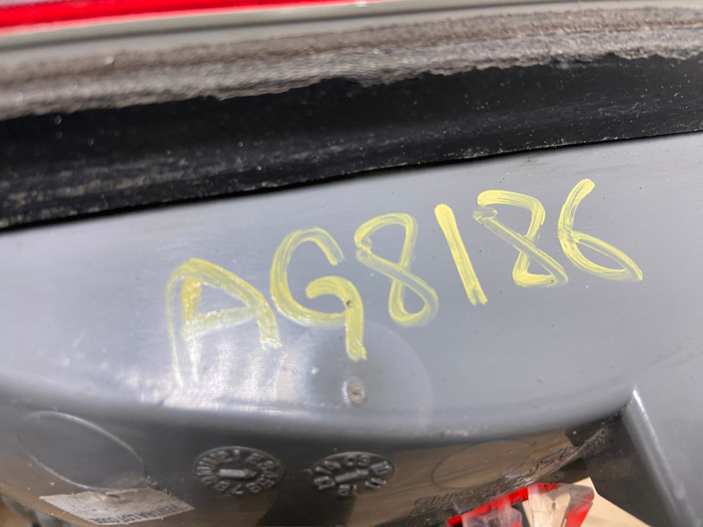 2011-2013 Jeep Grand Cherokee Right Passenger Rh Inner Tail Light AG8186 LK5