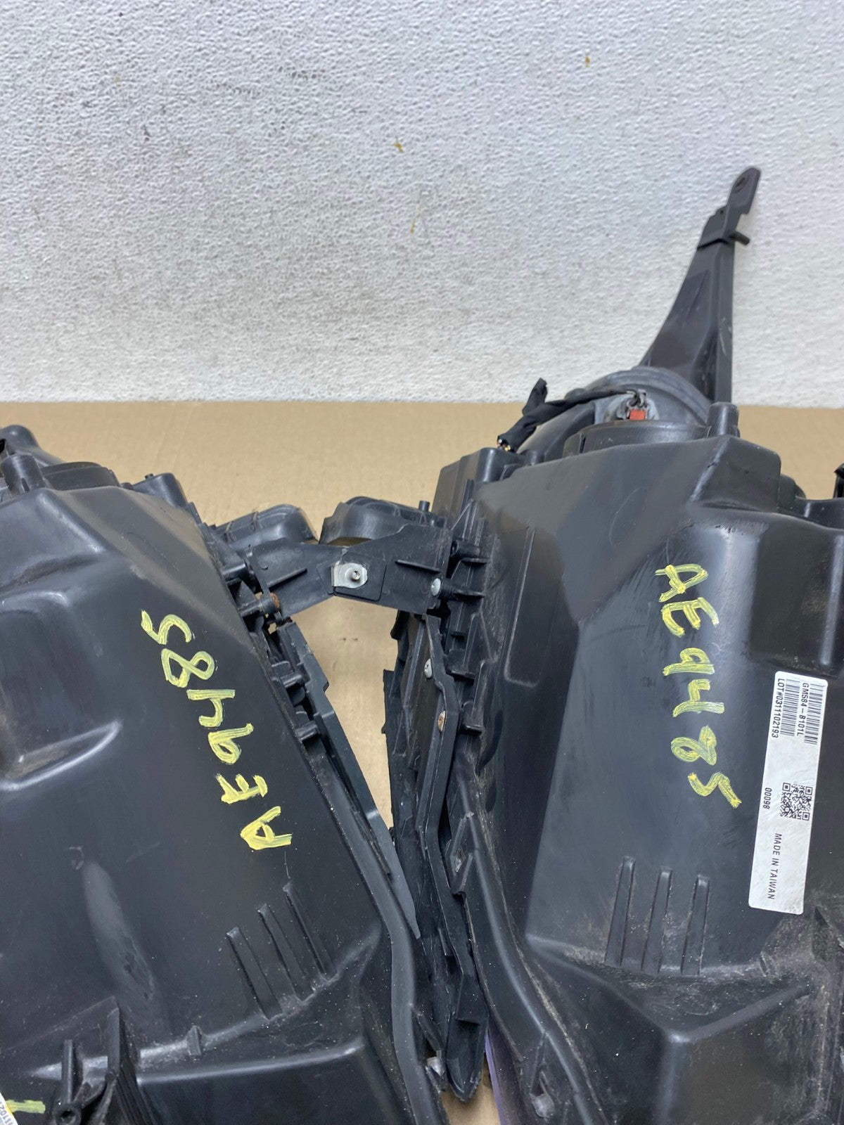 2011 to 2015 Chevrolet Cruze Halogen Left+Right Set Headlights DEPO AE9485 LK9