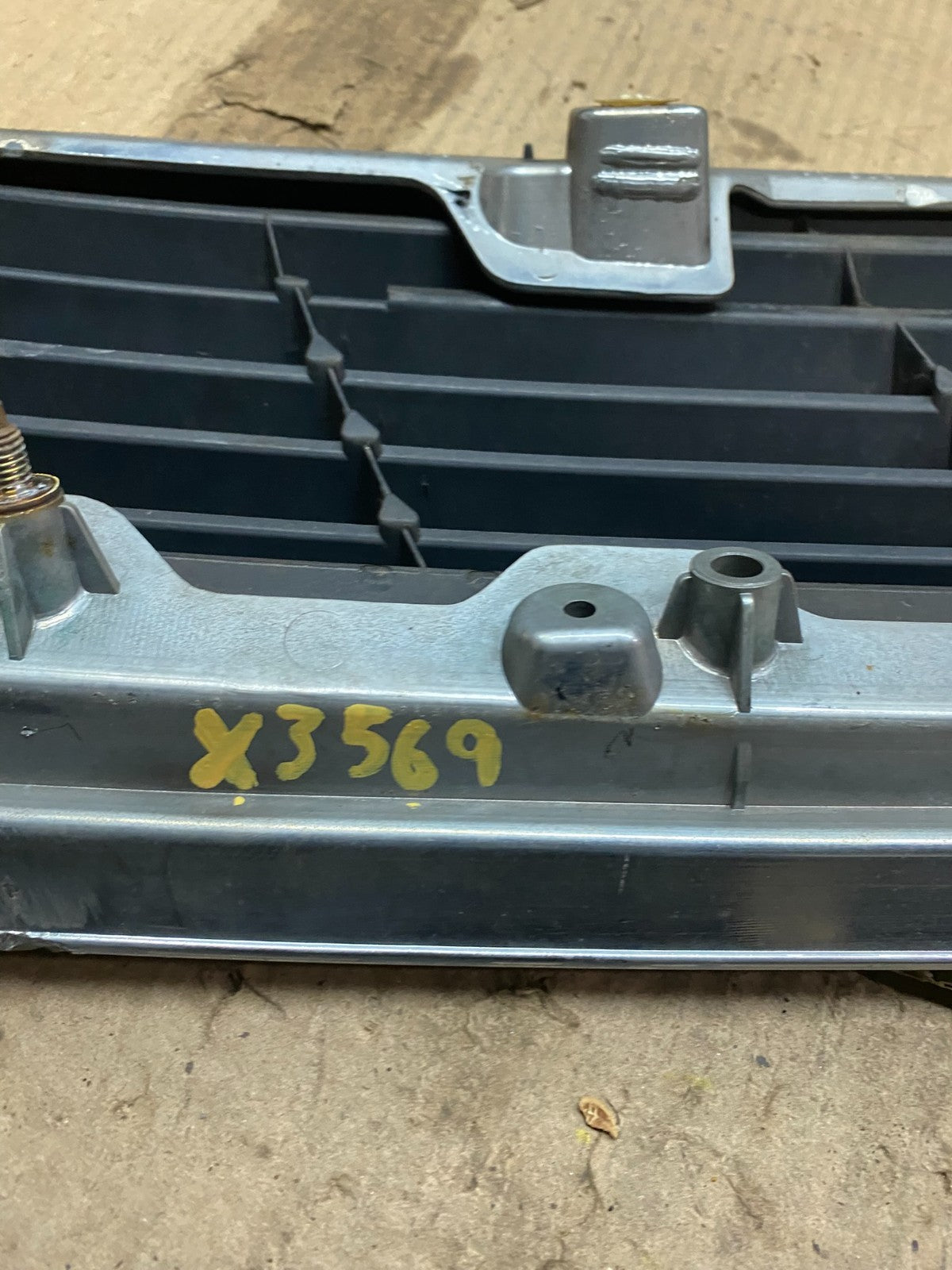 2002 2003 Mitsubishi Lancer Front Upper Radiator Grille Grill OEM x3569 DG7