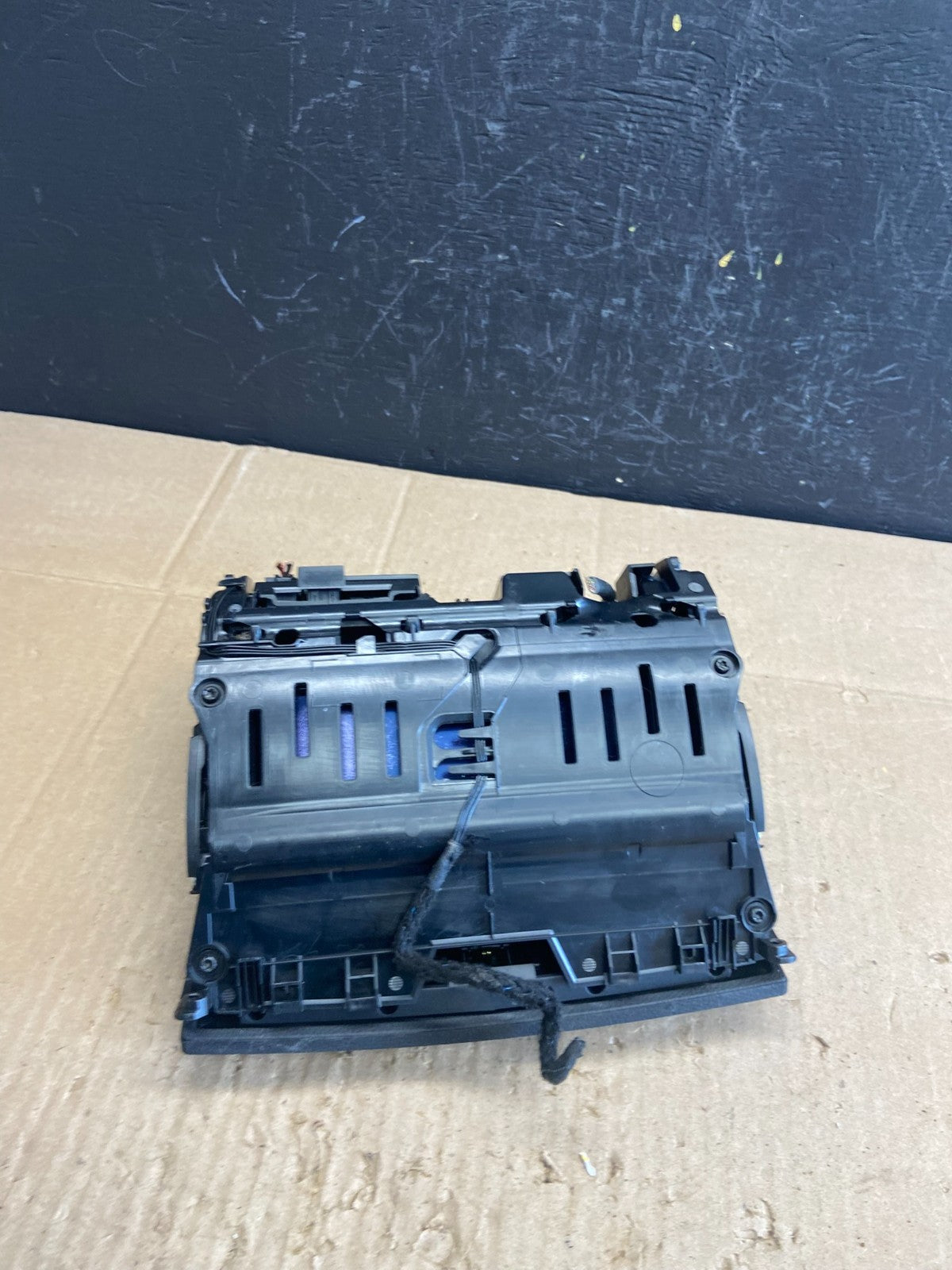 2008-2011 Mercedes W204 C300 Navigation Display Screen Monitor w/Cover AB97194