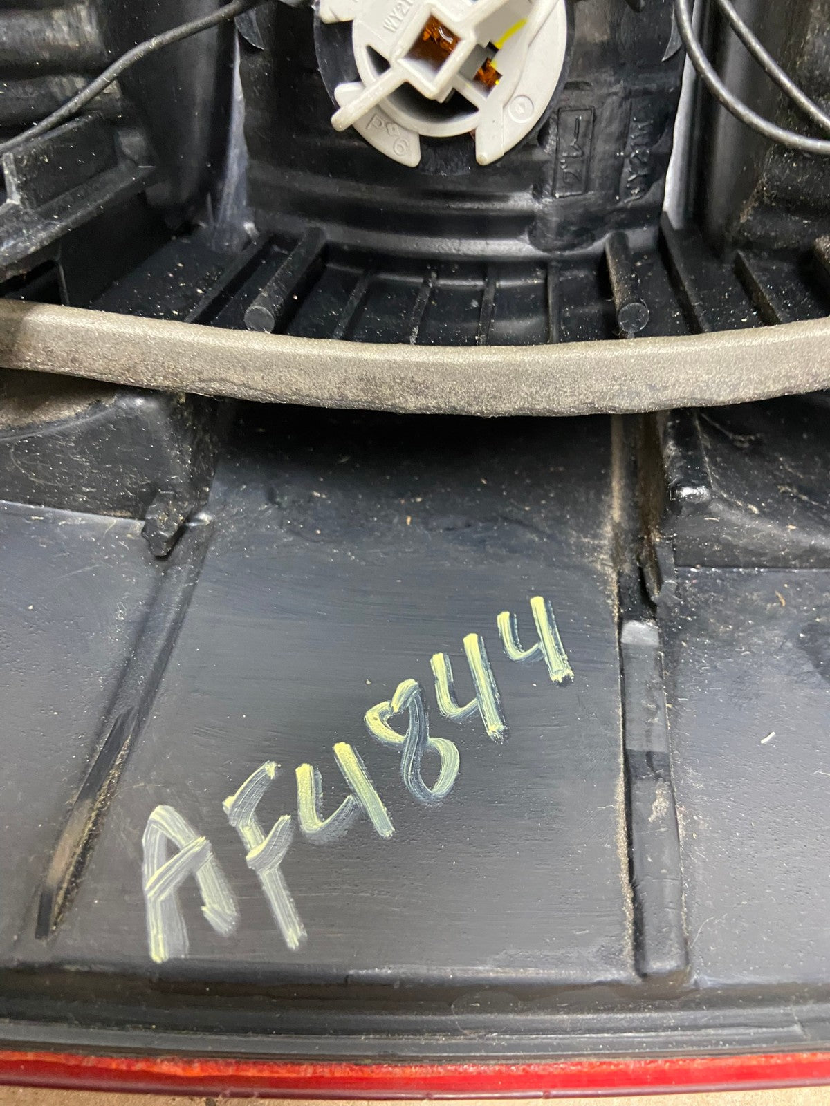 2001 2002 2003 Toyota Highlander Right Passenger RH Tail Light AF4844 LK7