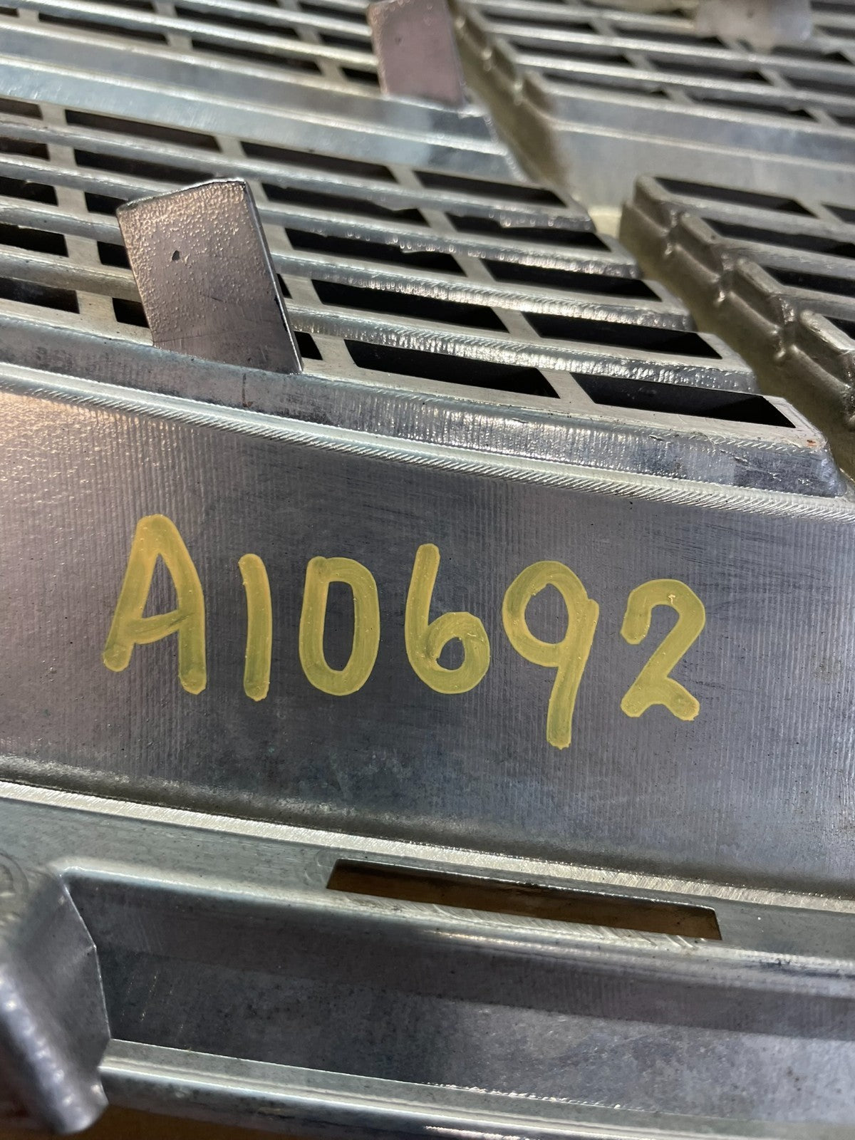 2010 2011 2012 Cadillac SRX Front Upper Grille Grill AI0692 DW4