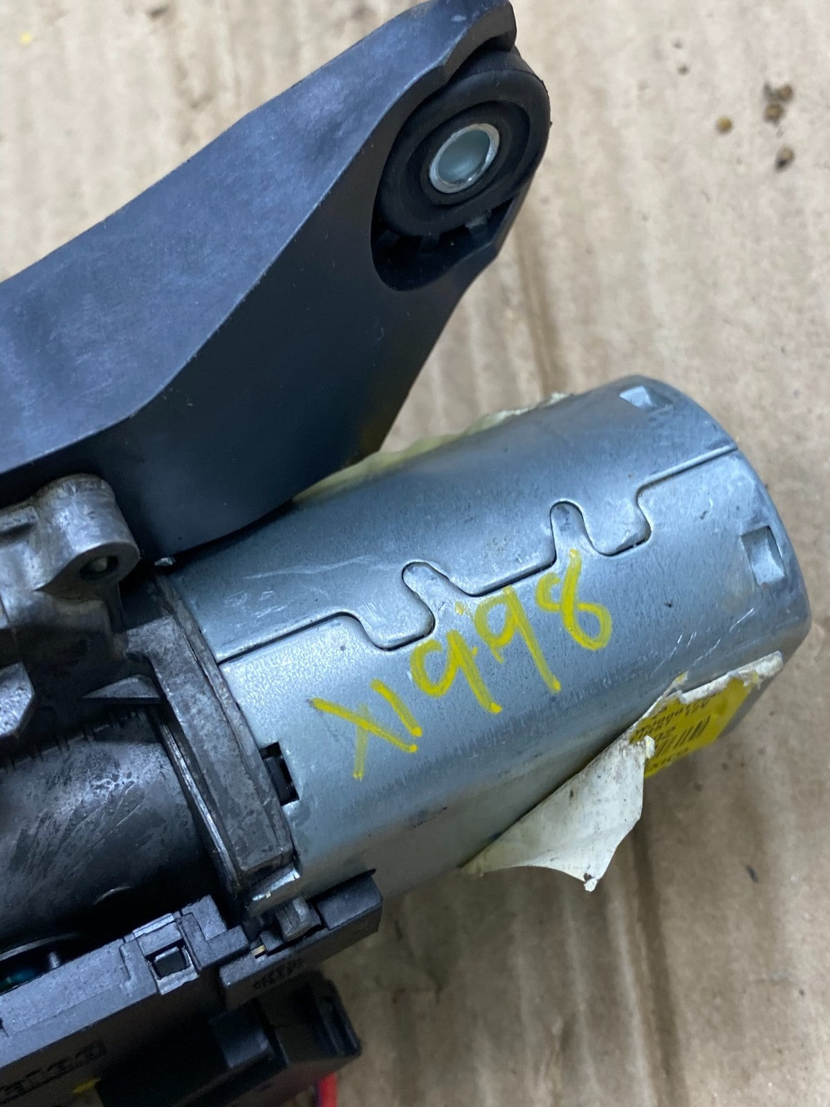 2011 to 2017 BMW X3 Rear Windshield Wiper Motor OEM X1998 DG5