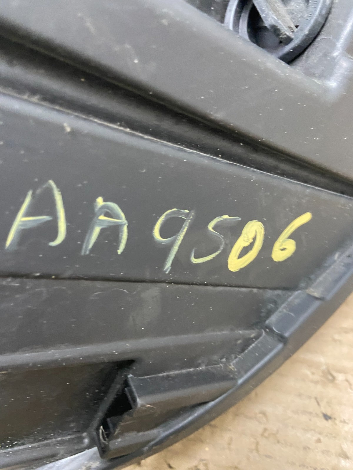 2009 to 2011 Volkswagen Tiguan Left Driver LH Halogen Headlight Oem AA9506 DW8
