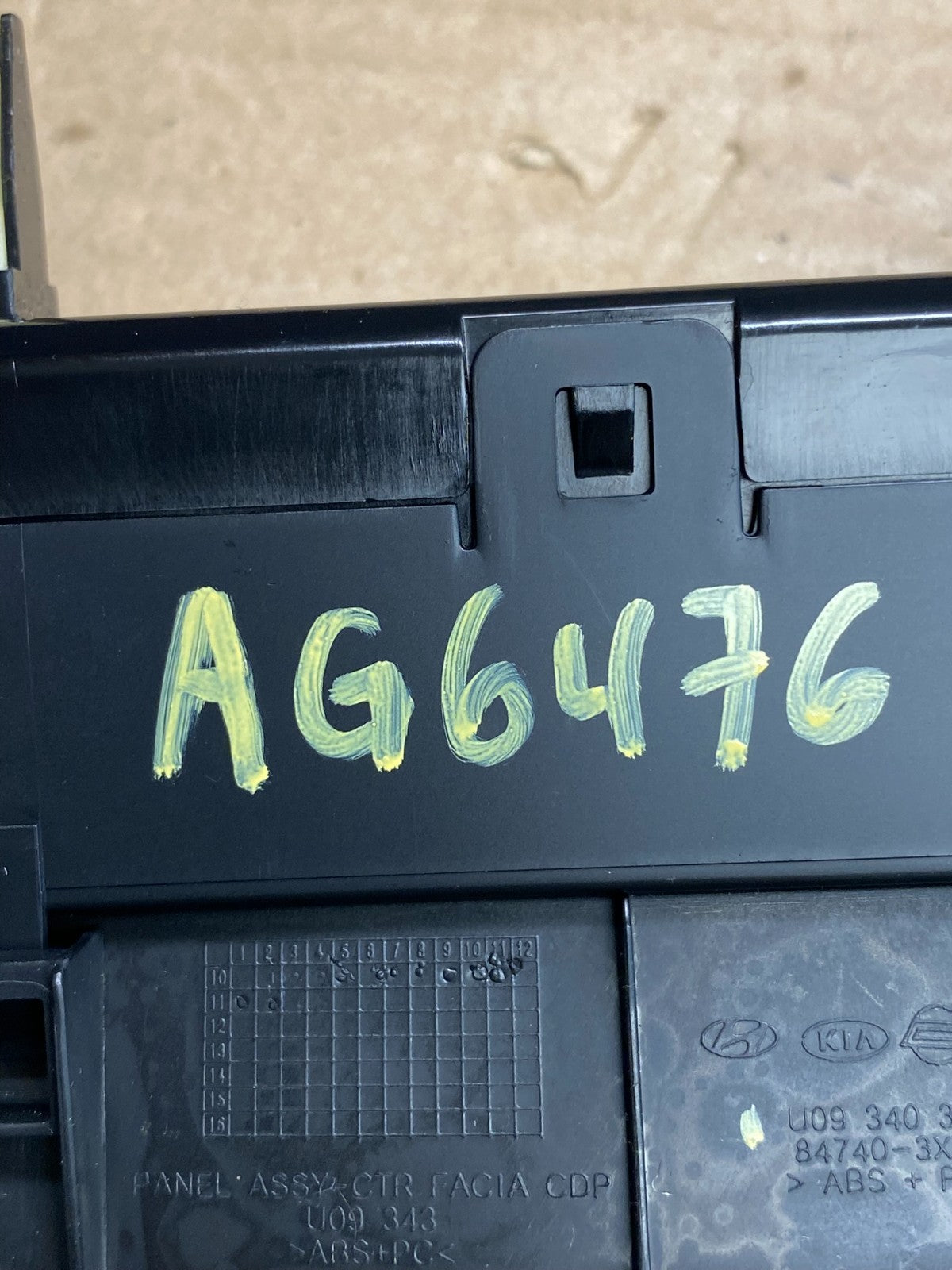 2011-2013 Hyundai Elantra Dash Radio Bezel Clock Display Trim AG6476 DG6