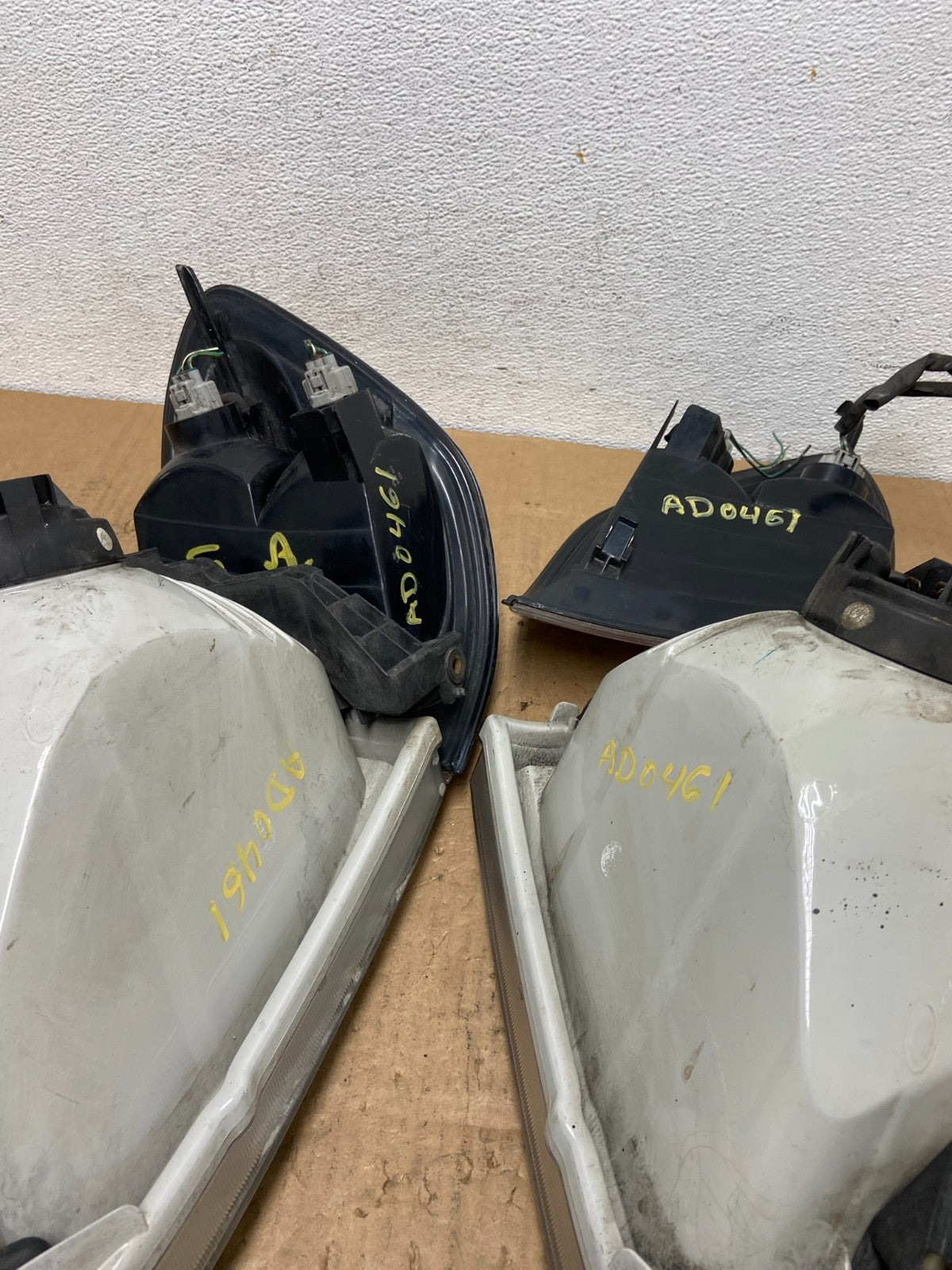 2001-2004 Toyota Sequoia Left+Right Side Halogen Headlights AD0461 DW13