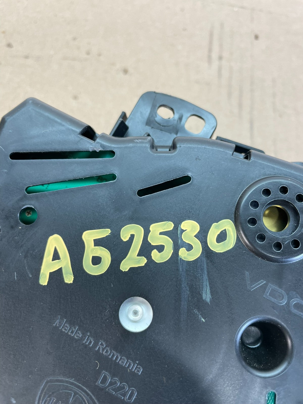 2014 - 2017 Fiat 500L Dash Instrument Cluster Speedometer AG2530 DG10