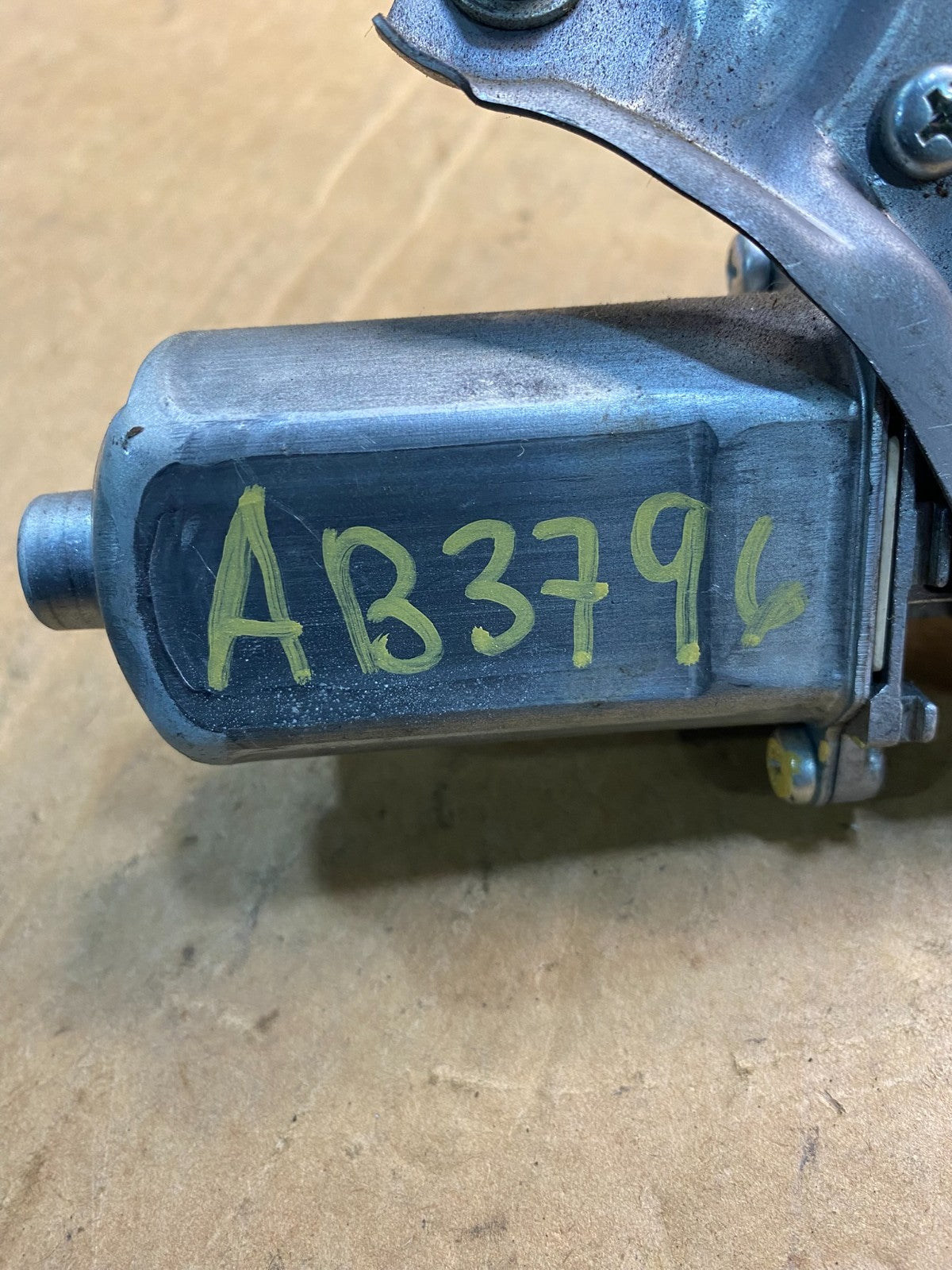 2006-2011 Toyota Yaris Hatchback Rear Wiper Windshield Motor ab3796 DG6