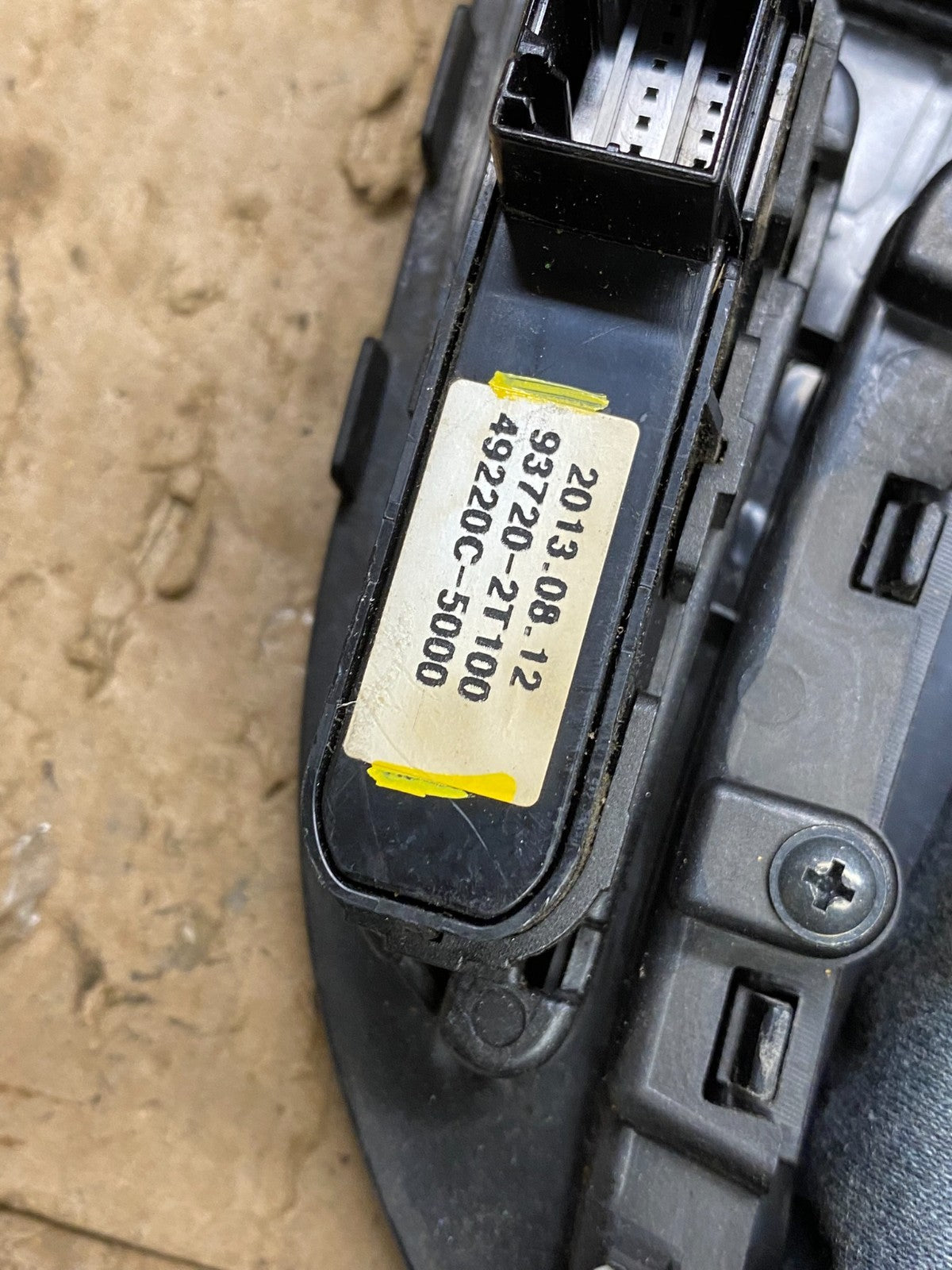 2011 to 2013 Kia Optima Center Console Shifter Gear AUX USB Floor Bezel T8594 DG8