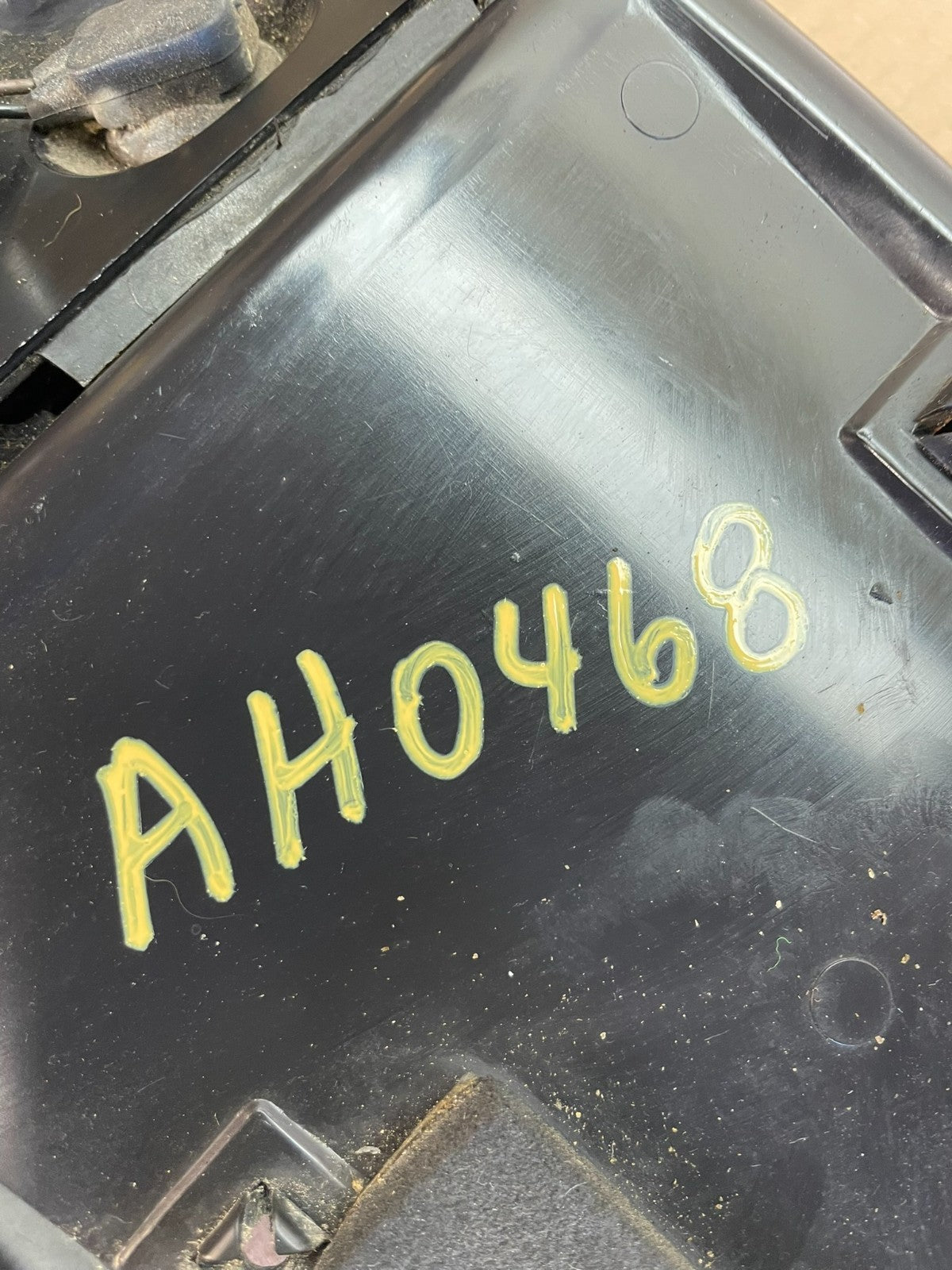 1992 1993 Chevrolet Cavalier Rear Trunk LID Center Tail Light AH0468 DG7
