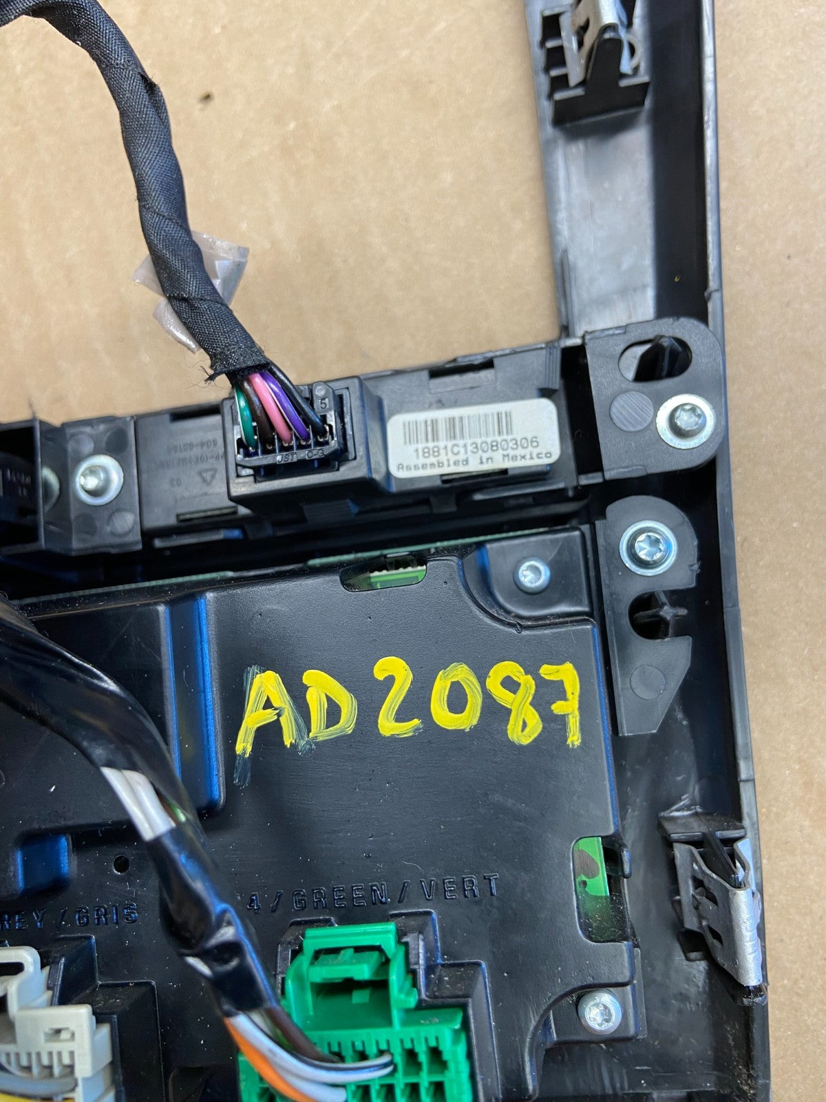 2007 - 2012 GMC Acadia A/C Heater Climate Control Radio Panel Bezel OE AD2087 DG6