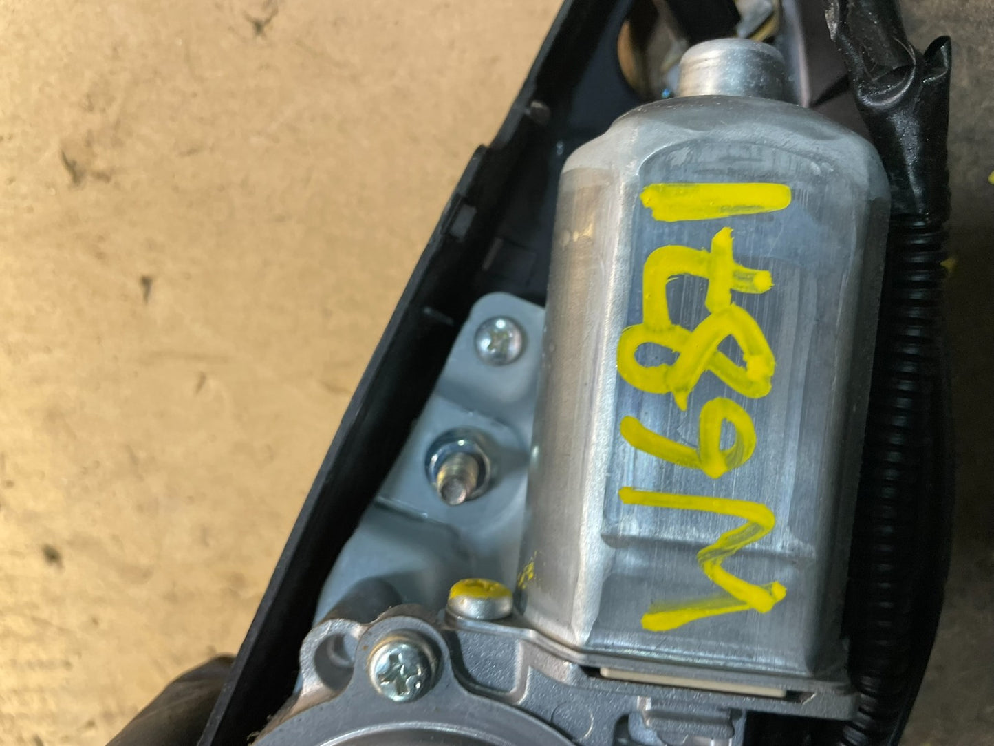 2003 to 2009 Toyota Corolla Matrix Rear Wiper Windshield Motor OEM W6871 DG7