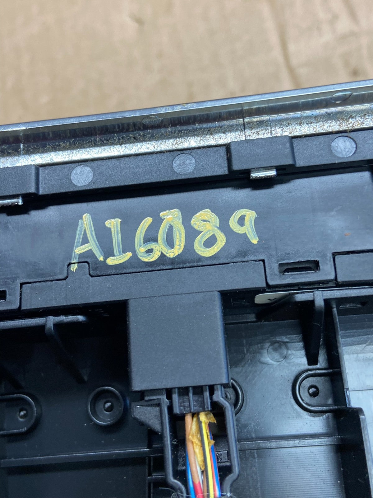 2007 to 2015 AudI Q7 Center Dashboard Air Vent AI6089 DG5