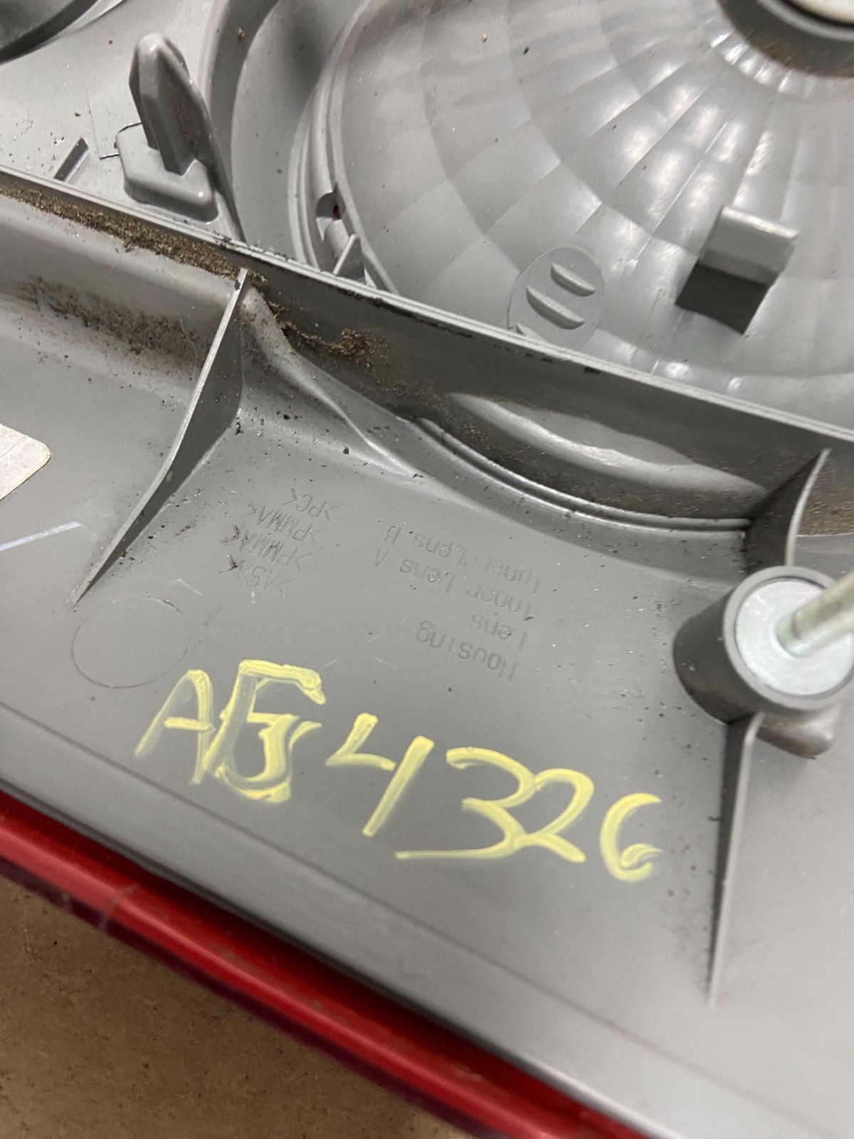 2006 to 2010 Toyota Sienna Right Passenger RH Inner Tail Light AG43267