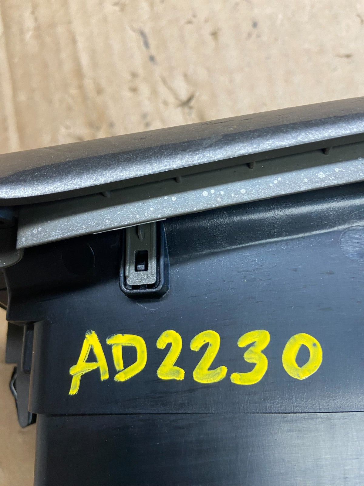 2001-2007 Toyota Highlander Radio Climate Dash Trim Bezel Air Vent AD2230 DG6