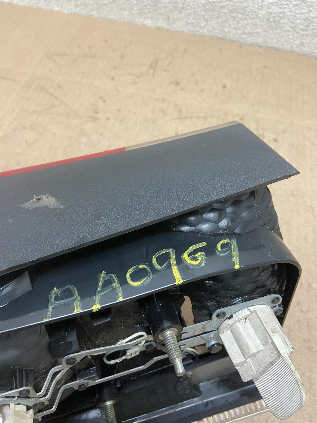 2005 to 2007 Volvo Xc70 V70 Right RH Side Tail Light Oem AA0969 DW7