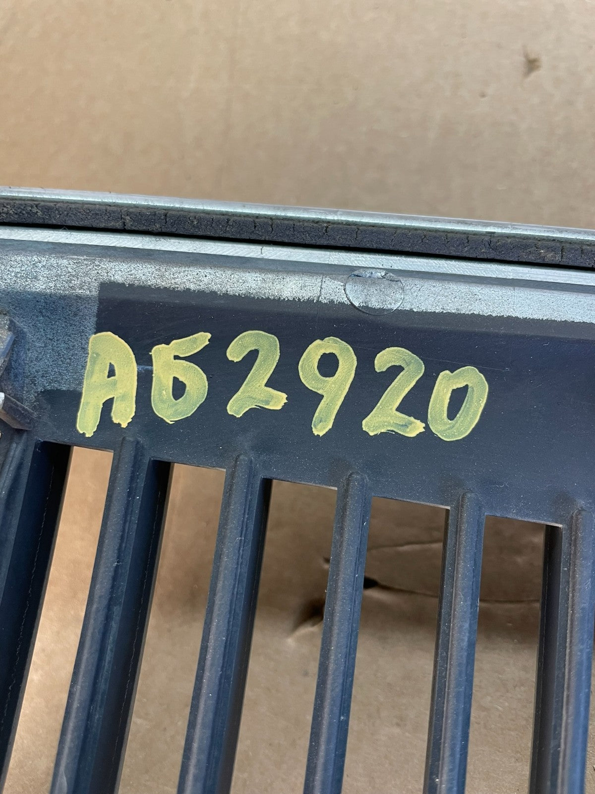 2004 to 2005 Mercury Sable Front Upper Grill Grille AG29205