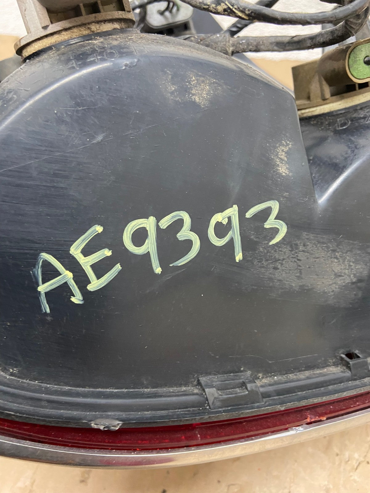 1998-2003 Ford Crown Victoria Right Passenger Rh Side Tail Light AE9393 LK7