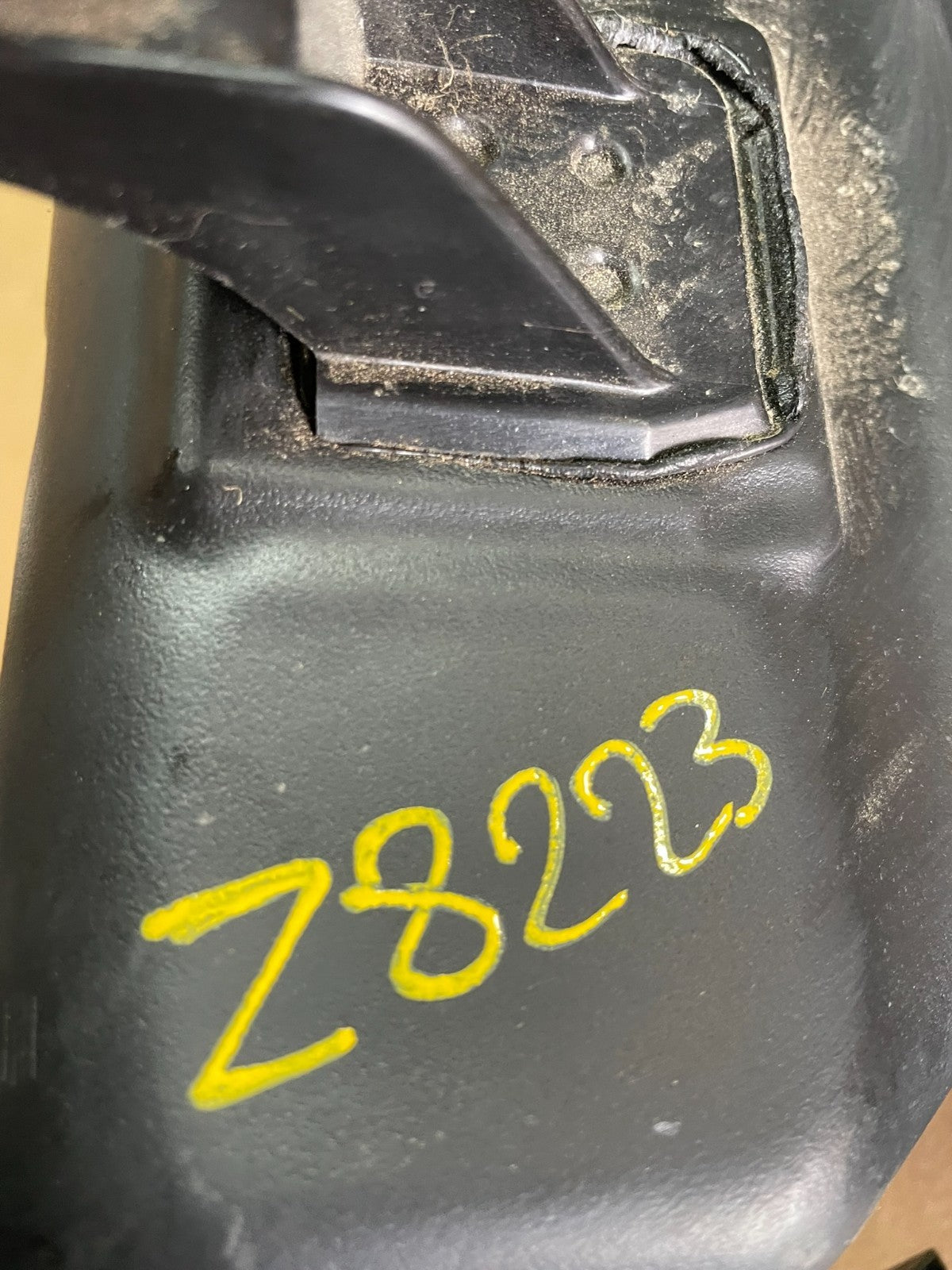 2011 - 2013 Dodge Durango 3.6L Resonator Air Intake Tube Z8223 DG8