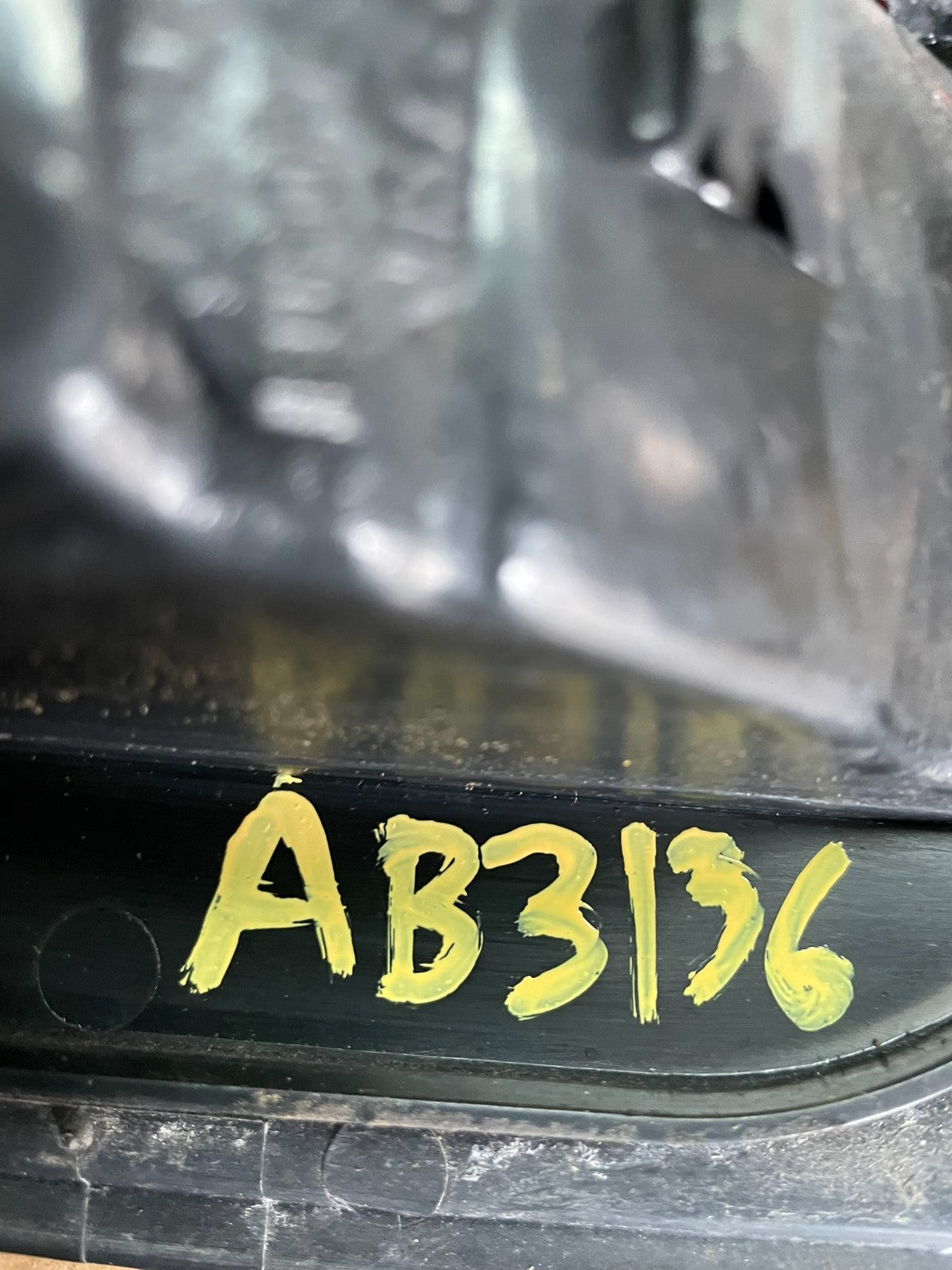 2000 to 2004 Subaru Legacy 4dr Sedan Trunk Center Tail Light Panel OEM ab3136 DG11