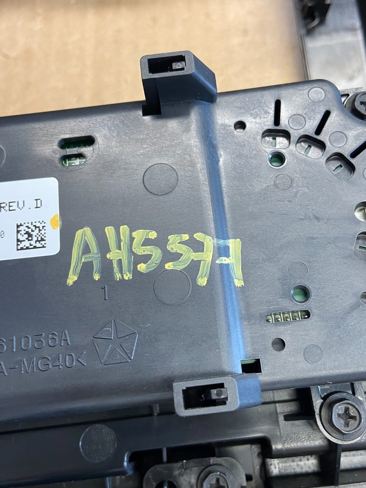 2008 to 2012 Jeep Liberty Dash Climate Temperature Control Radio Bezel AH5577 DW5