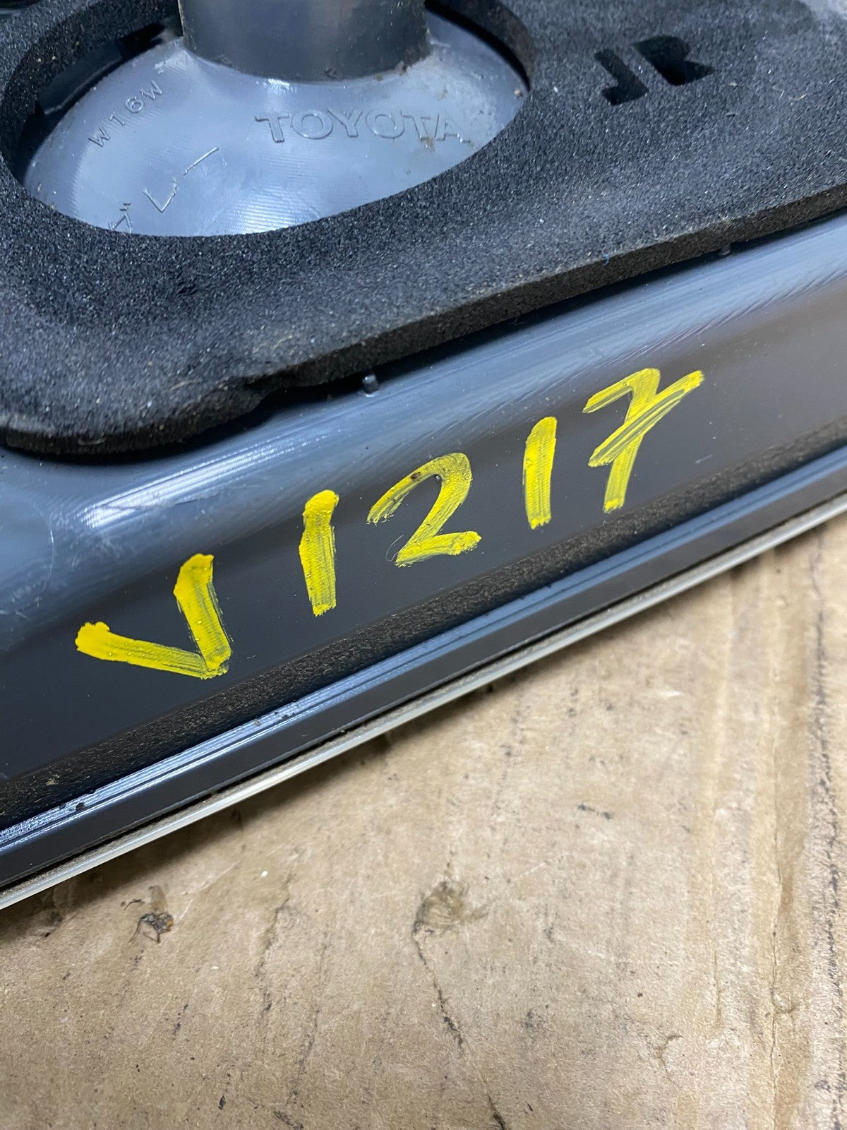 2010 - 2012 Lexus RX450H Hybrid Right Passenger RH Inner Tail Light OEM v1217 DG8