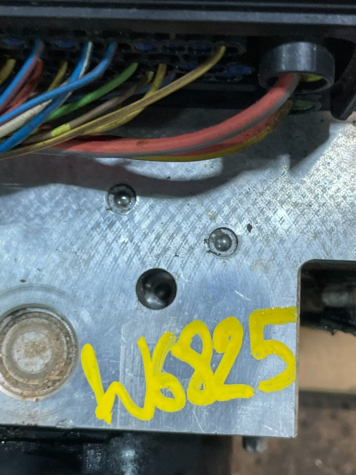 2008 to 2010 BMW 5 Series ABS Pump Control OEM Module w6825 DG7