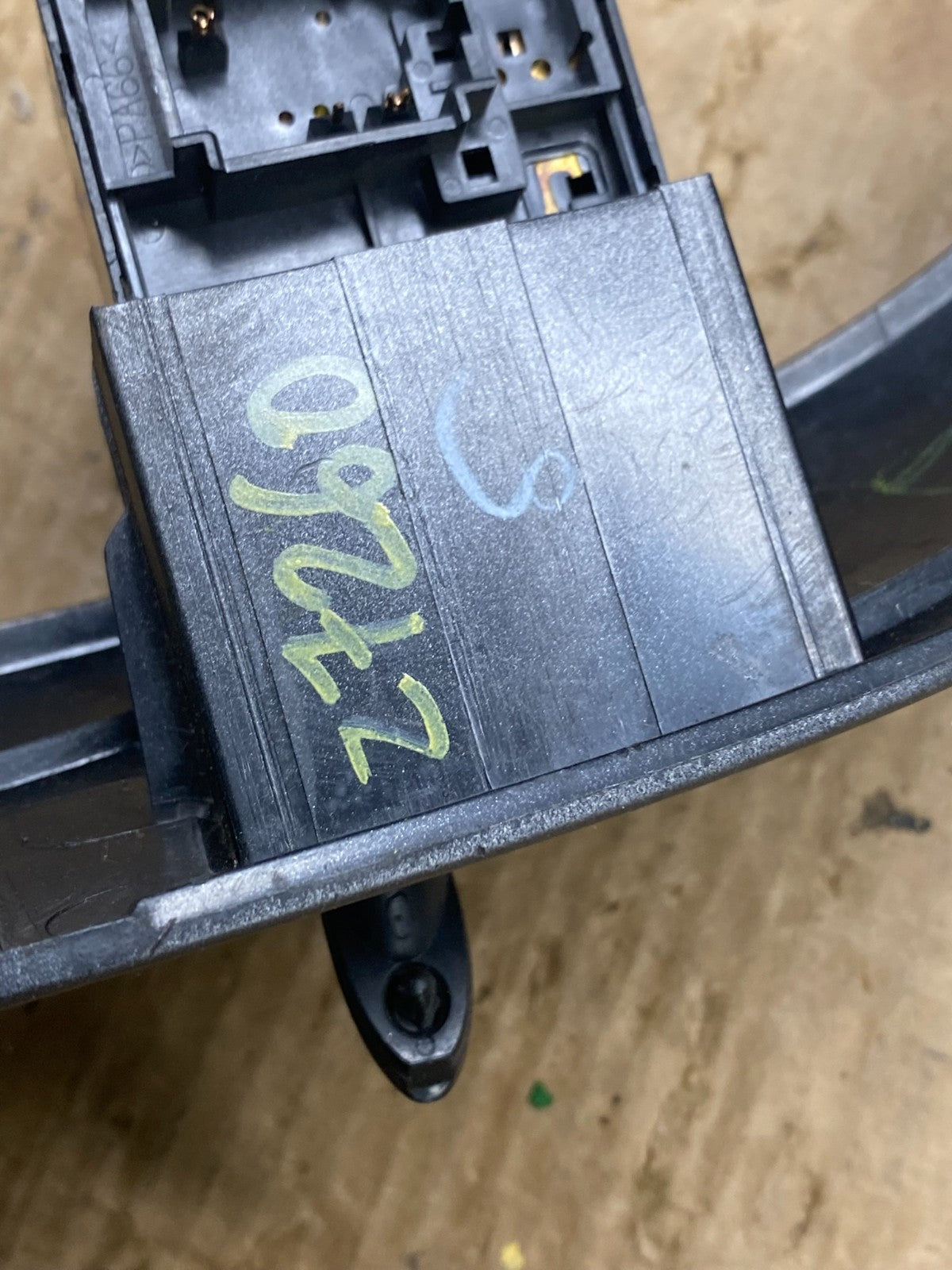 2004 to 2010 Toyota Sienna Right Side Radio Switches Bezel Trim Z7260 DG5