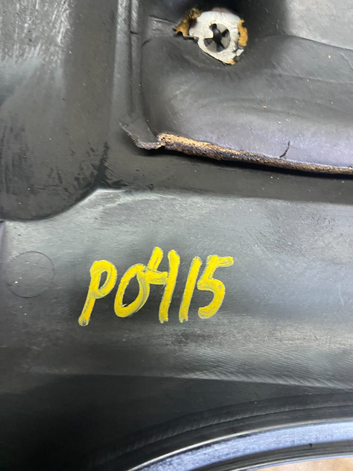 2006 to 2008 Kia Sedona V6 3.8L Engine Motor Cover Oem P0415 DG9