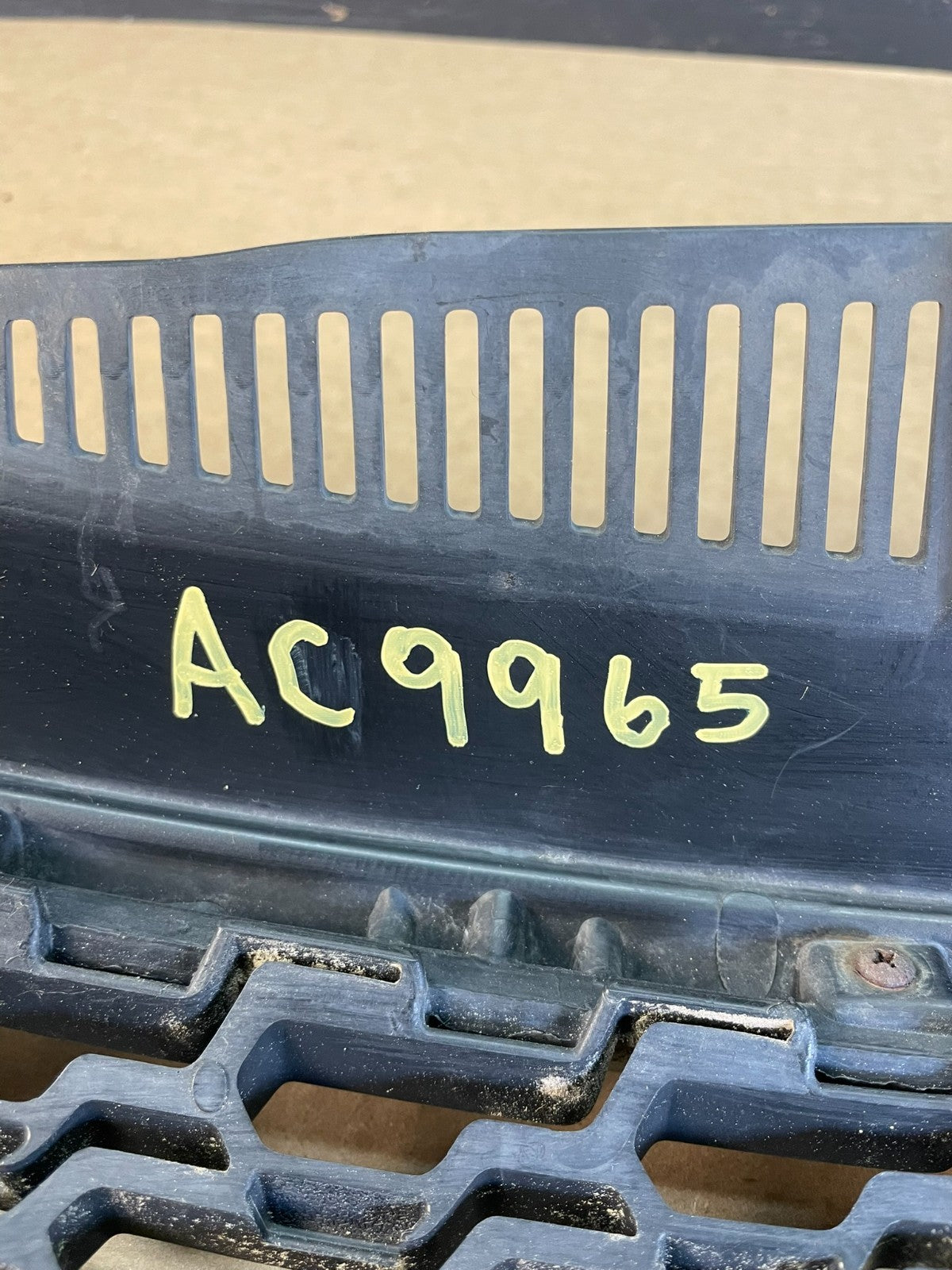2010 to 2012 Kia Forte Koup Front Upper Grill Grille AC9965 DG7