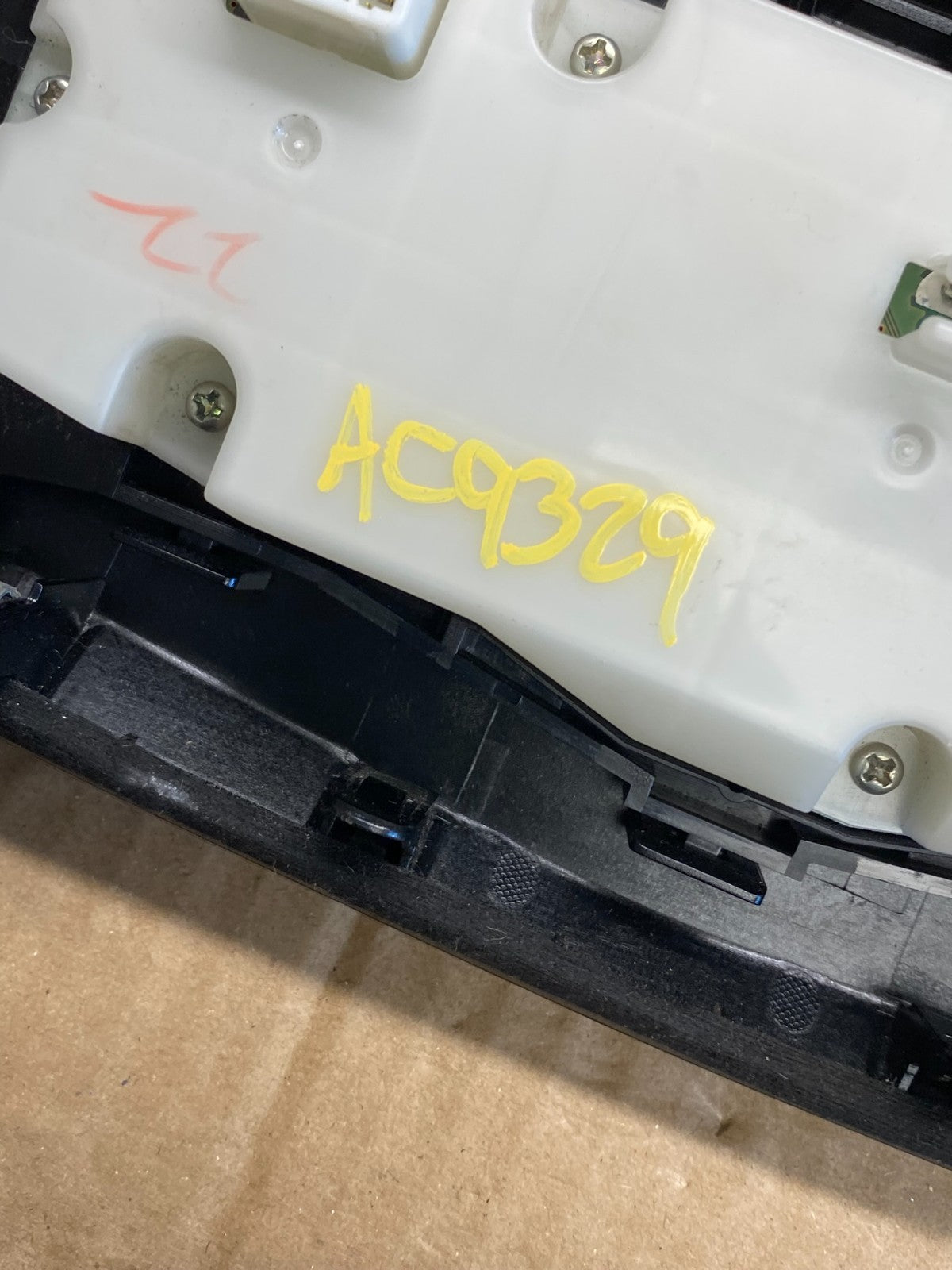 2013 to 2018 Nissan Pathfinder Radio Audio Climate Control AC9329 DG7