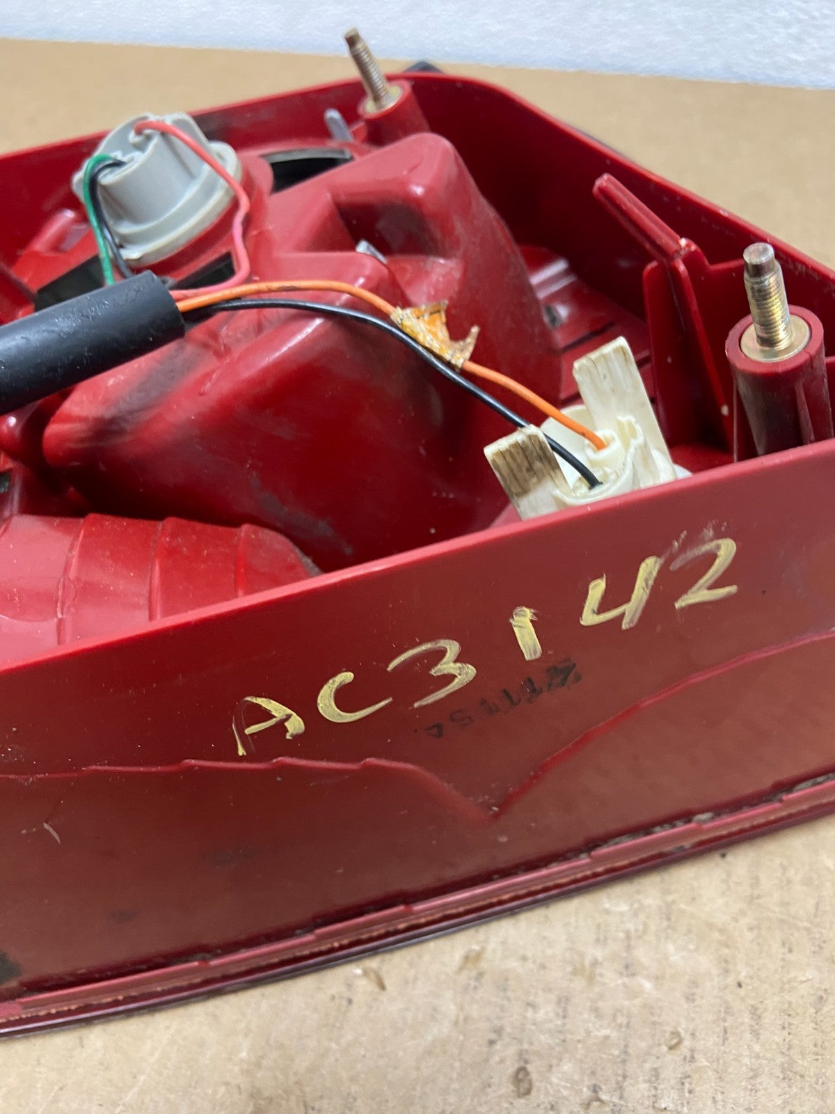 2002 - 2005 Hyundai Sonata Right Passenger RH Side Tail Light OEM AC3142 DW9