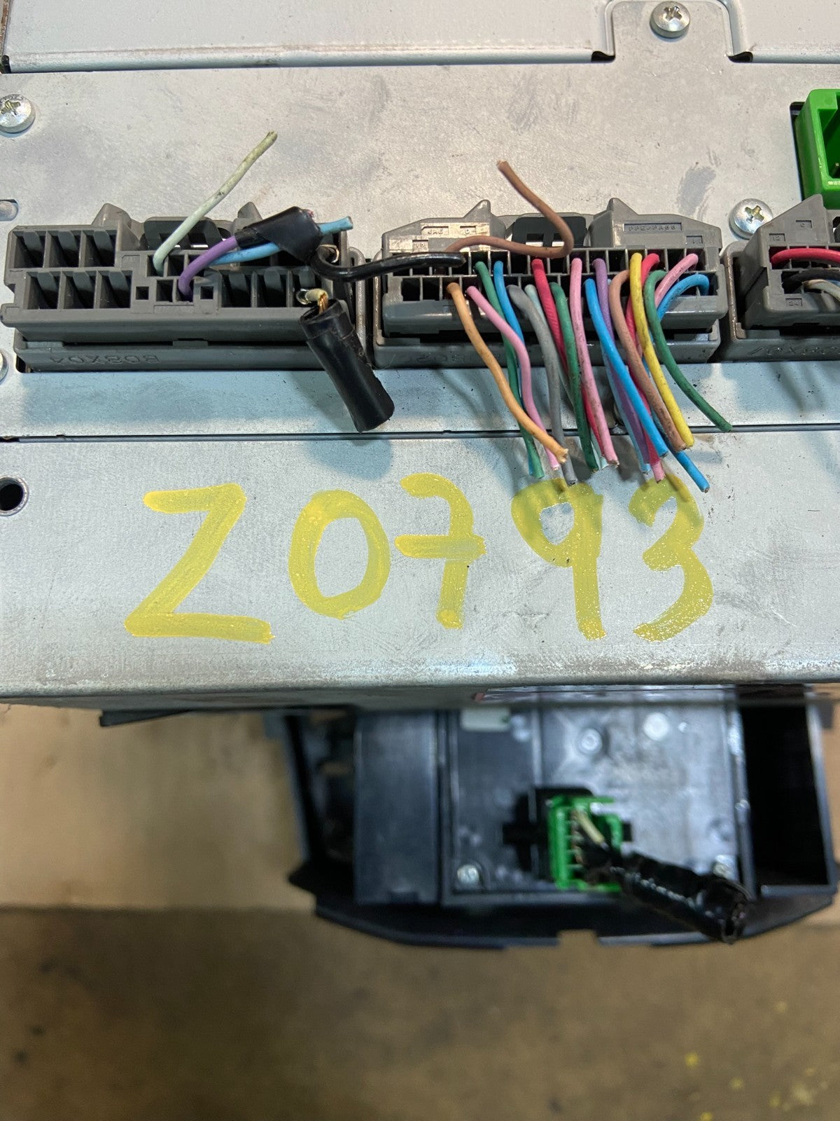 2007 to 2009 Acura Mdx Radio Stereo 6 CD Player Climate Control Pan OEM z0793 DG7