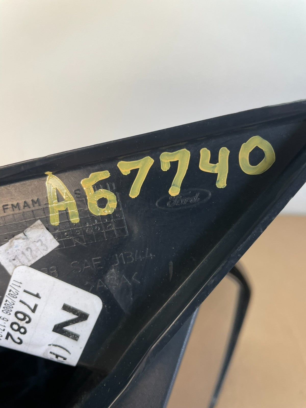 2005 to 2009 Ford Mustang Passenger Right Side View Mirror AG7740 DW7