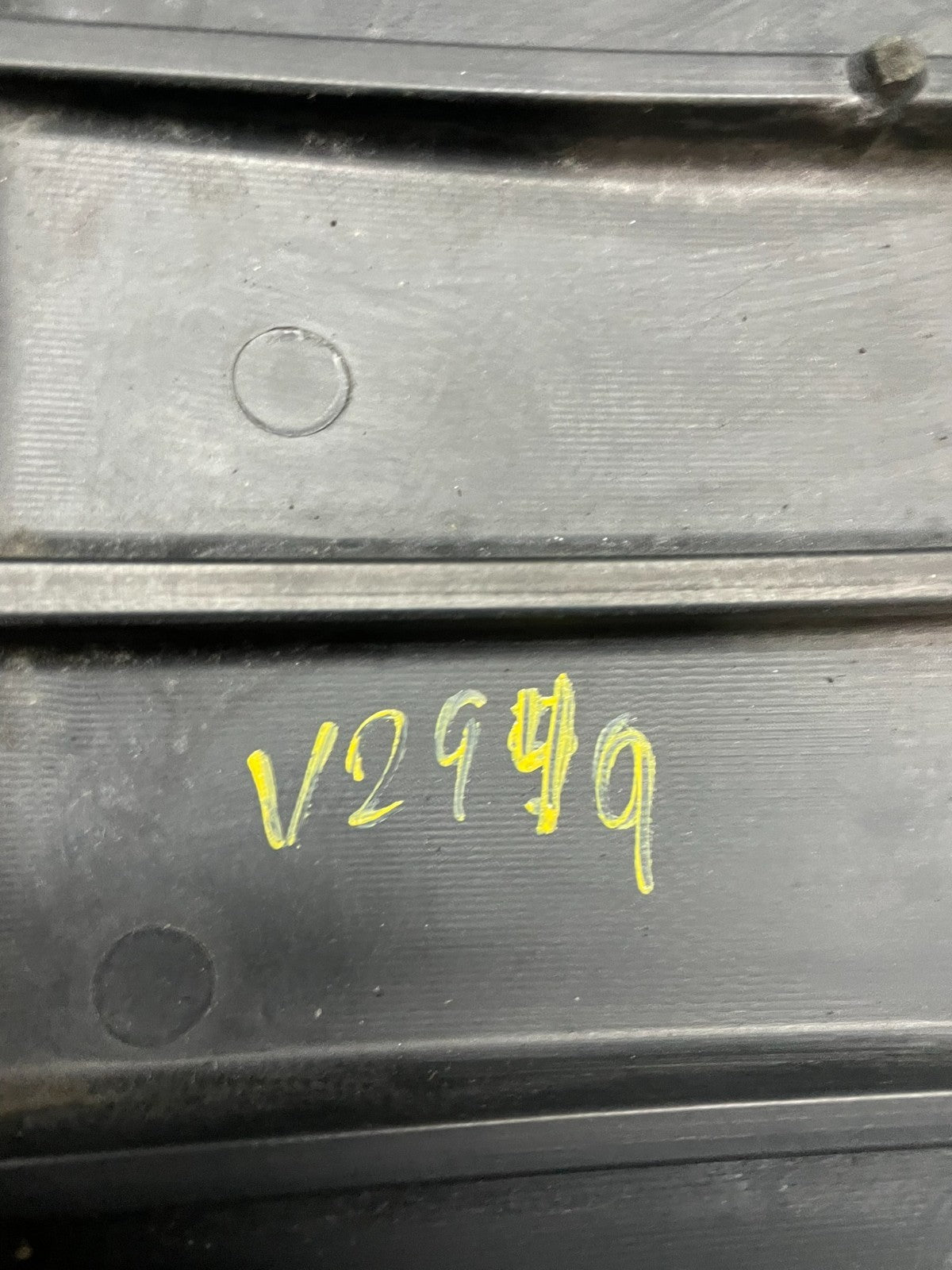 2007 to 2008 GMC Acadia 3.6L VVT Engine Cover Shield OEM V2949 DG9