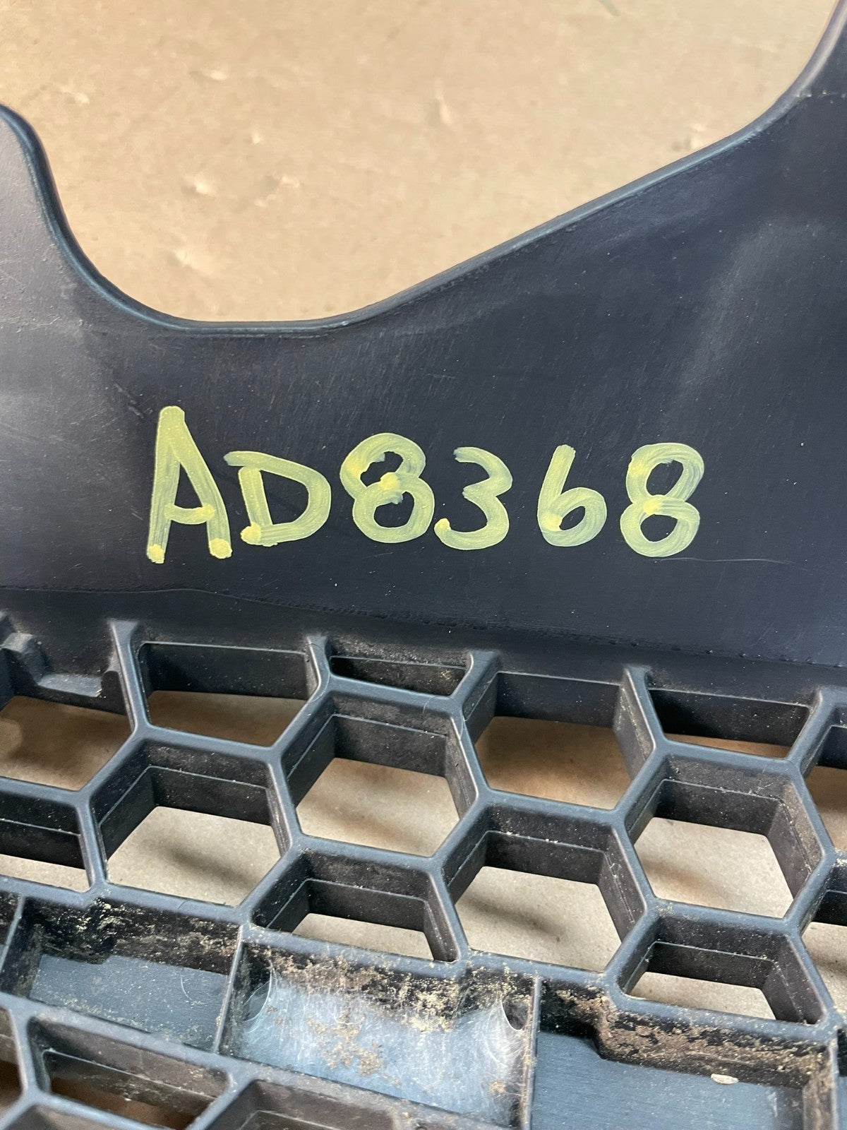 2000 to 2003 Ford Taurus Front Upper Grill Grille ad8368 DG5