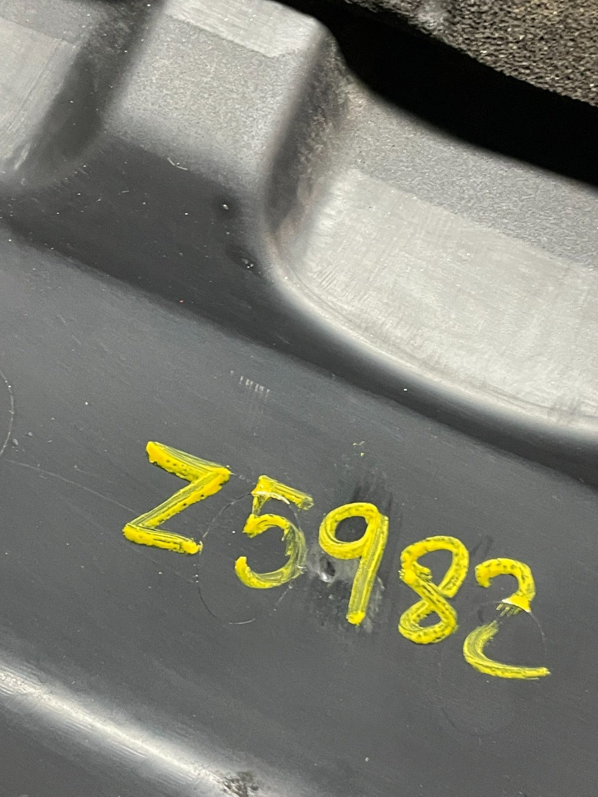 2005 to 2007 Honda Odyssey Black Engine Cover OEM Z5982 DG10