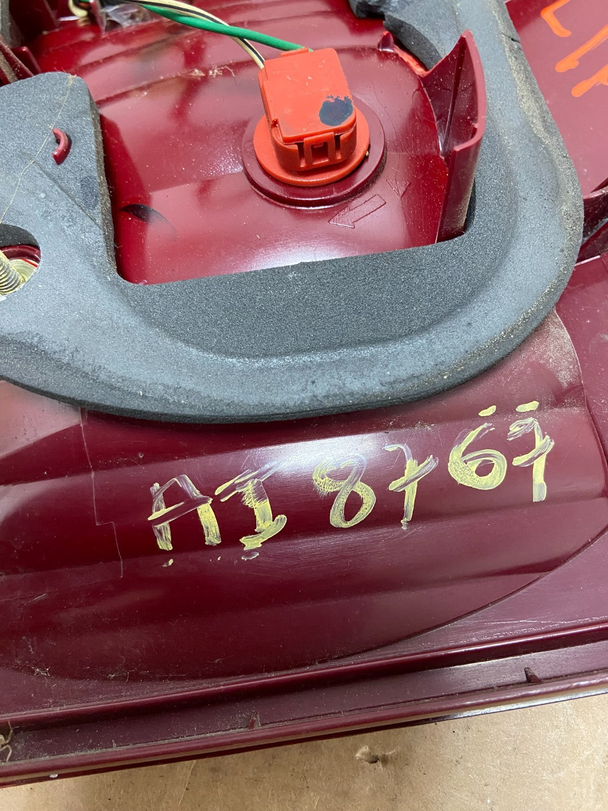 2004 - 2005 Toyota Sienna Left Driver LH Side Inner Tail Light AI8767 LK6