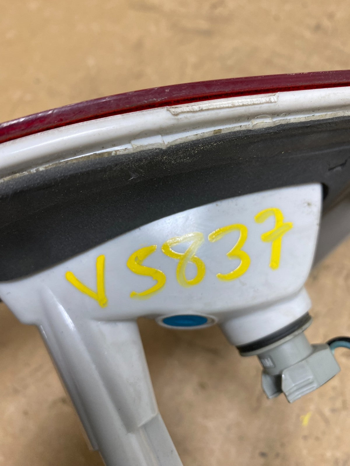 2013 to 2016 Ford Escape Right Passenger RH Side Inner Tail Light OEM V5837 DW7