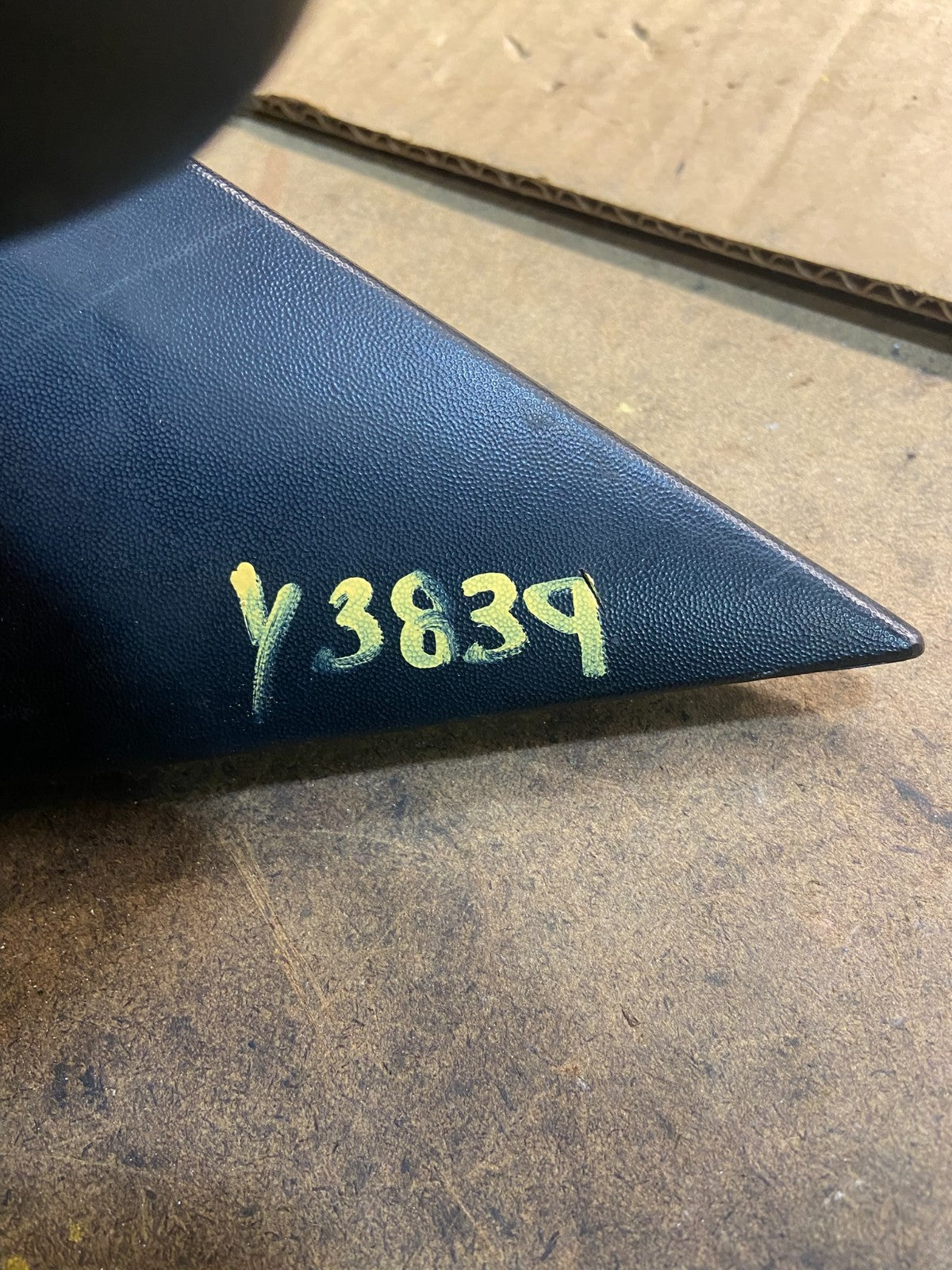 1999 - 2006 Chevrolet Silverado Suburban Right Door Mirror OEM Y3839 MS9