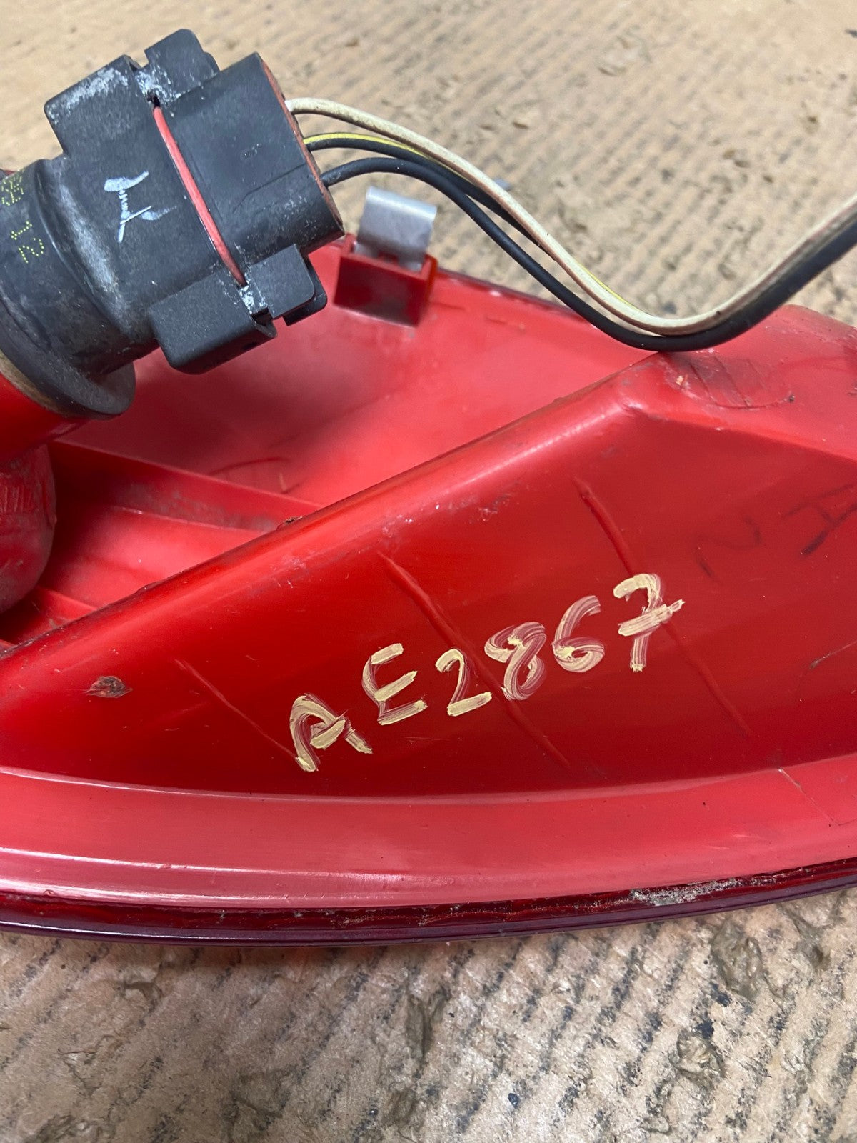 2001 to 2005 Chrysler PT Cruiser Right Passenger Tail Light AE2867 LK7