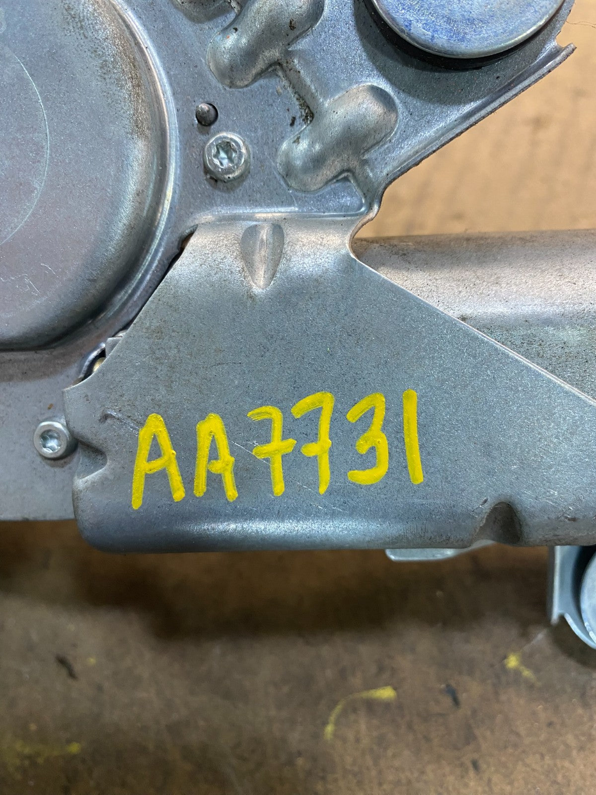 2004 to 2010 BMW X3 E83 Rear Windshield Wiper Motor AA7731 DG7