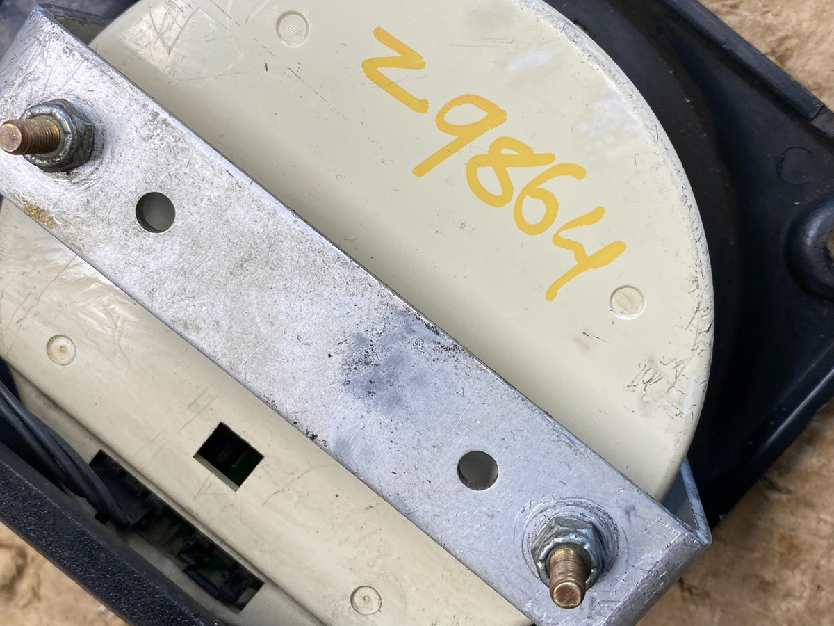 2011 Mack LE Instrument Panel Cluster Z98649