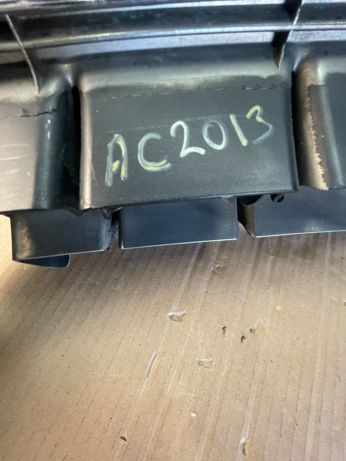 2000 to 2002 Subaru Legacy Outback Grill Grille OEM AC2013 DG6